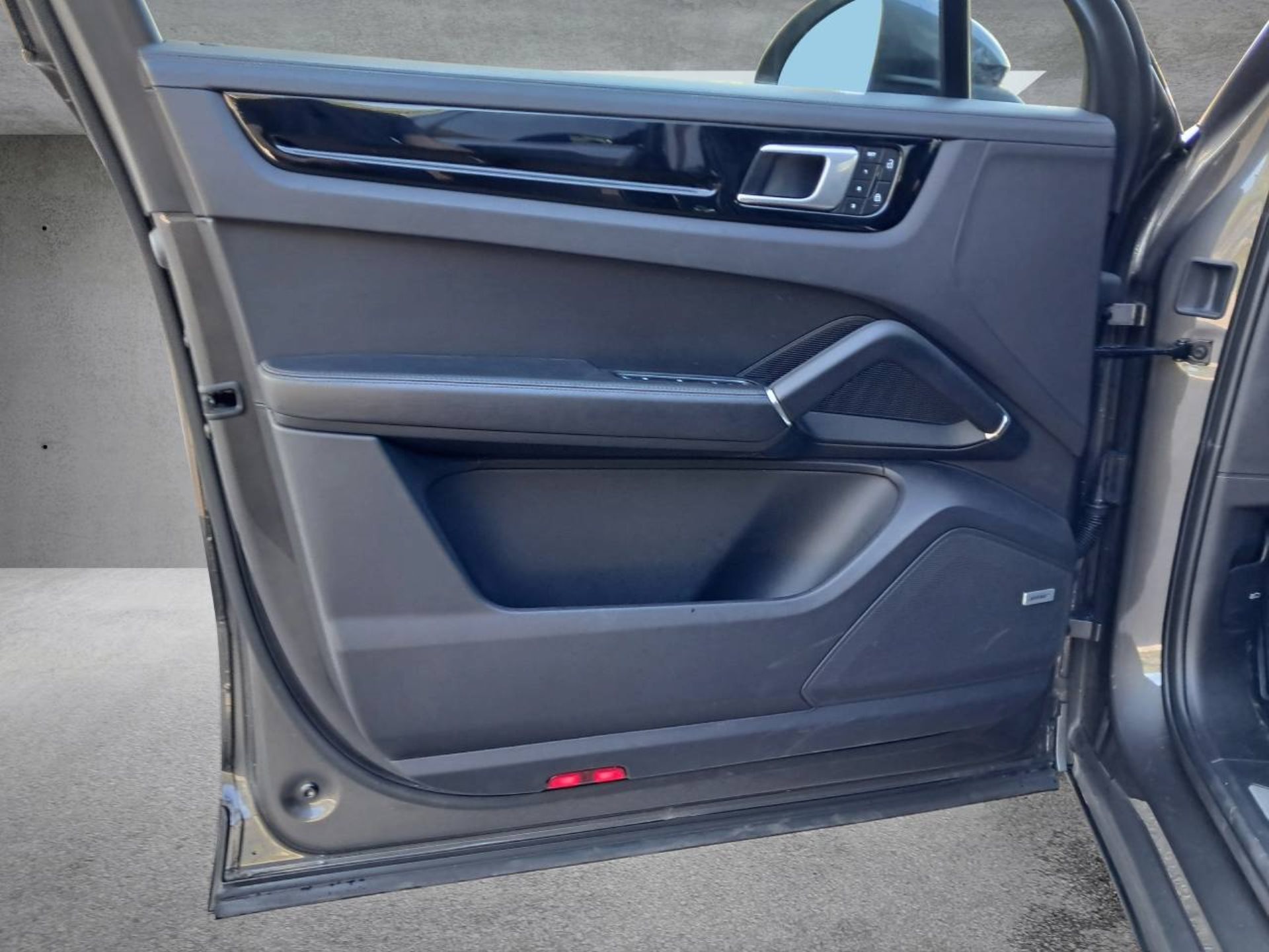 PORSCHE Cayenne E-Hybrid (MY22)-image-22