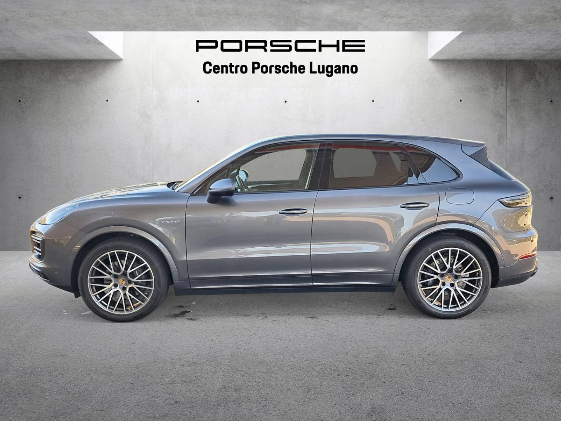 PORSCHE Cayenne E-Hybrid (MY22)-showroom-element-1