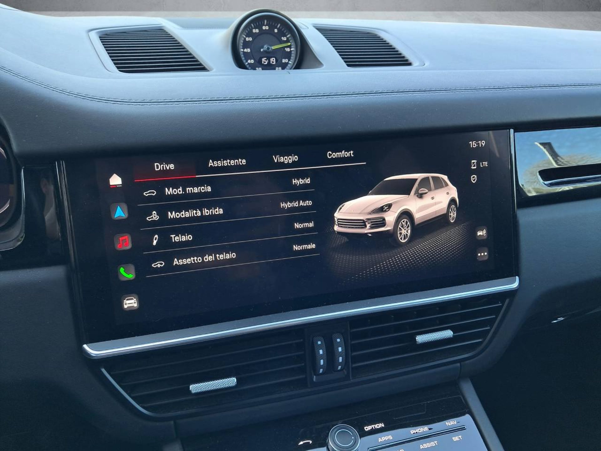 PORSCHE Cayenne E-Hybrid (MY22)-image-21