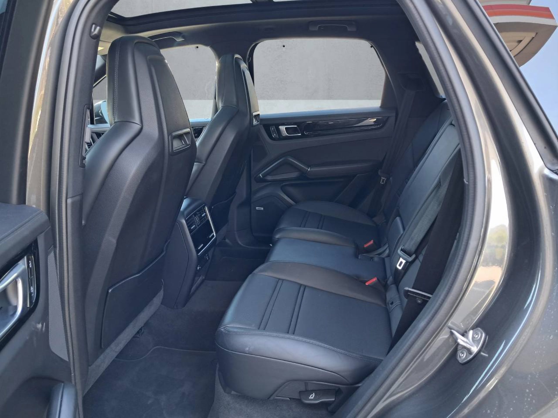 PORSCHE Cayenne E-Hybrid (MY22)-image-15