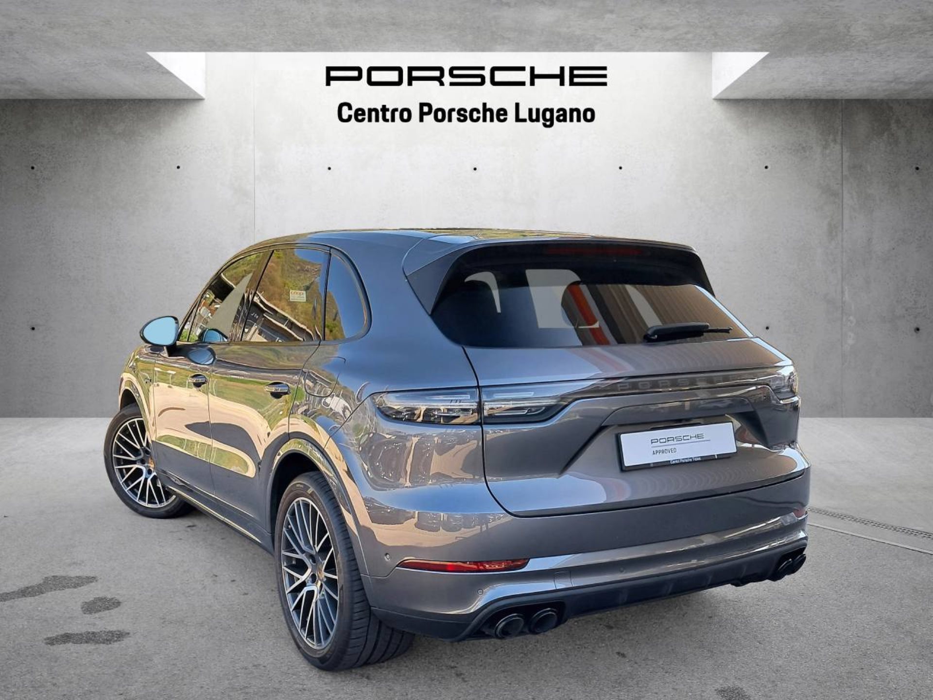 PORSCHE Cayenne E-Hybrid (MY22)-showroom-element-2