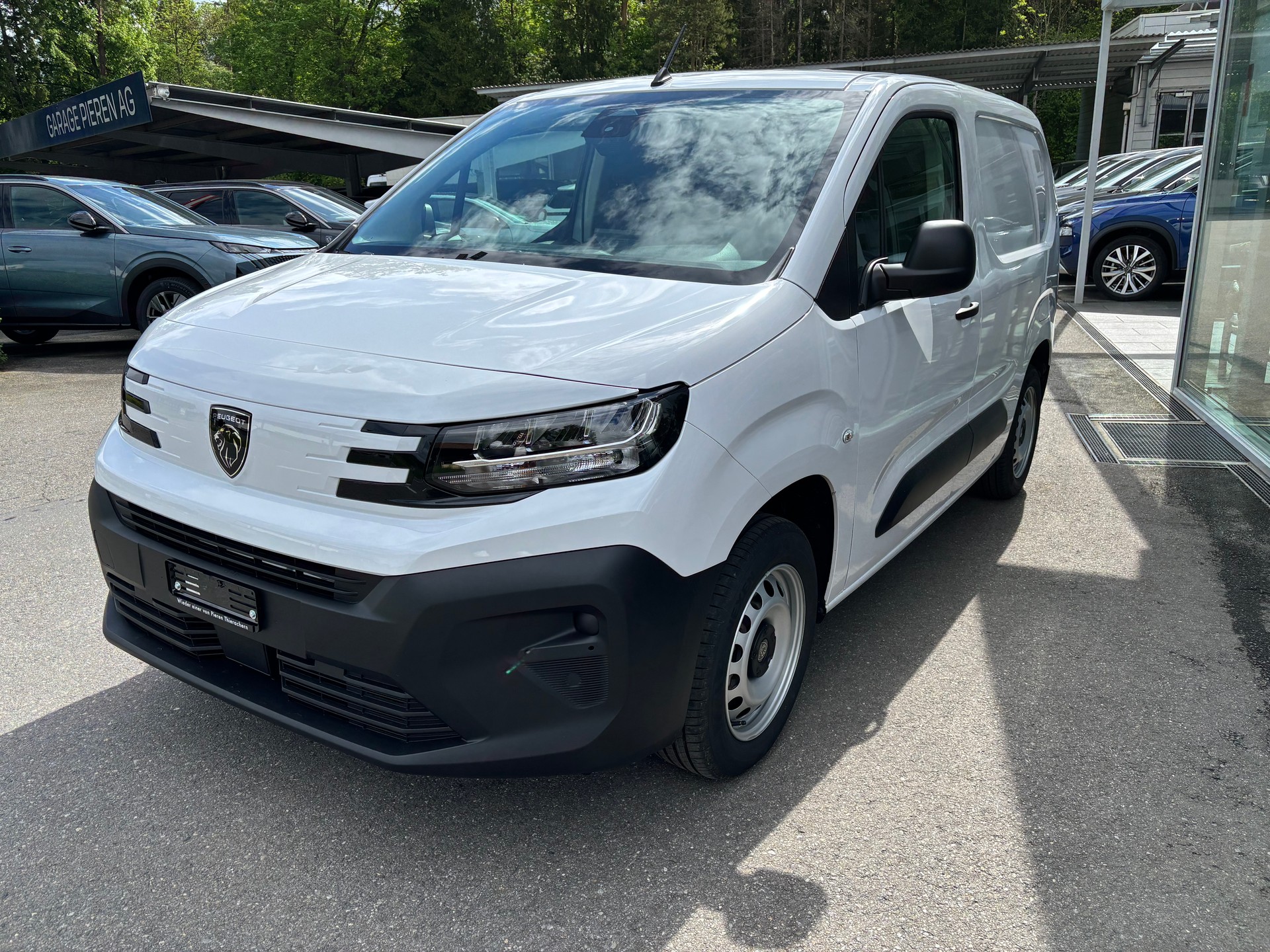 PEUGEOT Partner 1.5HDi Standard 650kg EAT8-image-1