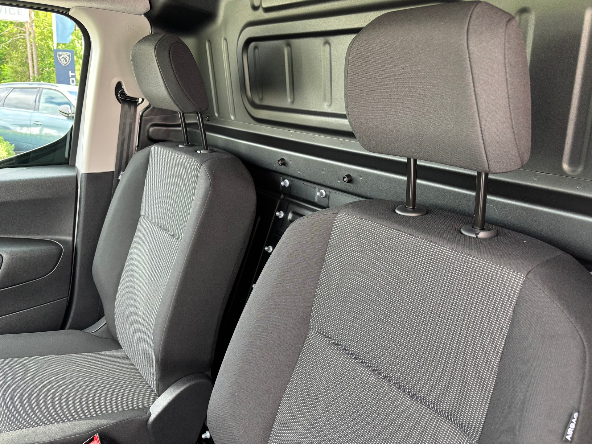 PEUGEOT Partner 1.5HDi Standard 650kg EAT8-image-9