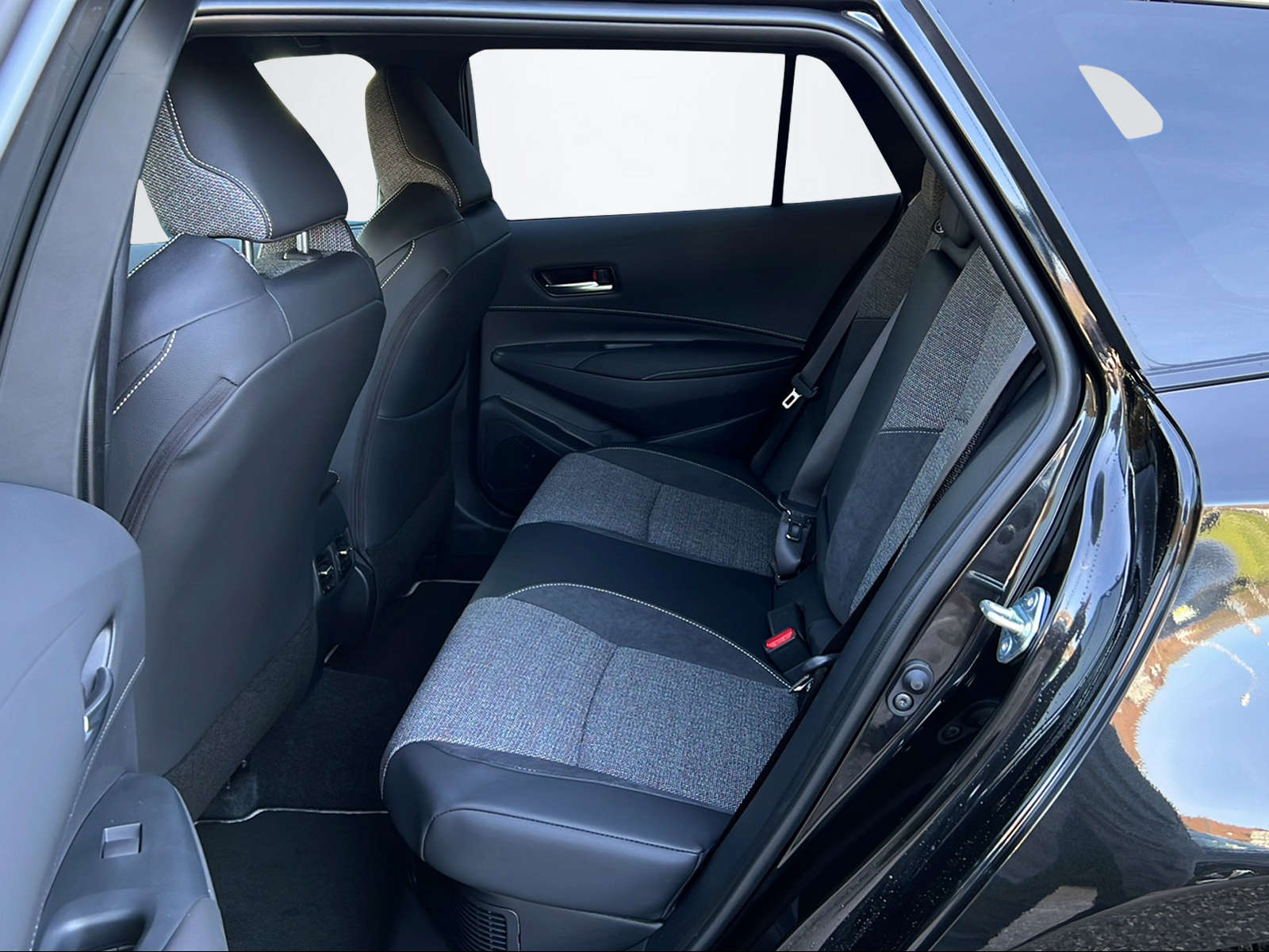 TOYOTA Corolla Touring Sports 2.0 HSD Swiss Edition-image-10