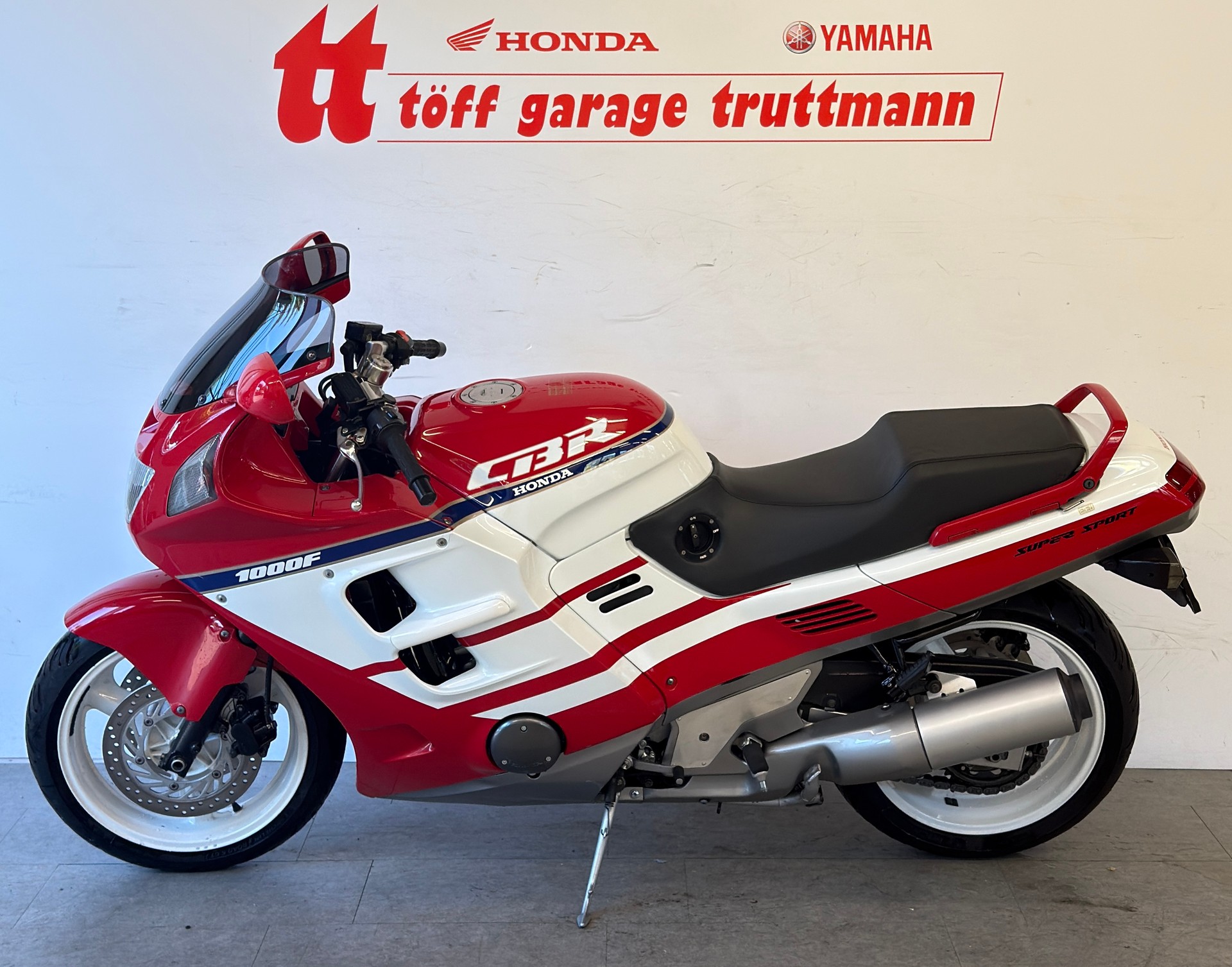 HONDA CBR 1000 F M-showroom-element-1