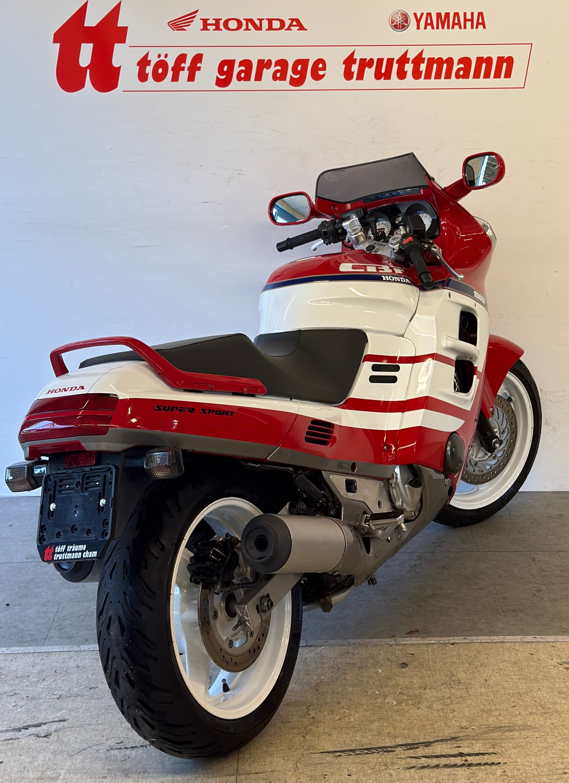 HONDA CBR 1000 F M-showroom-element-3