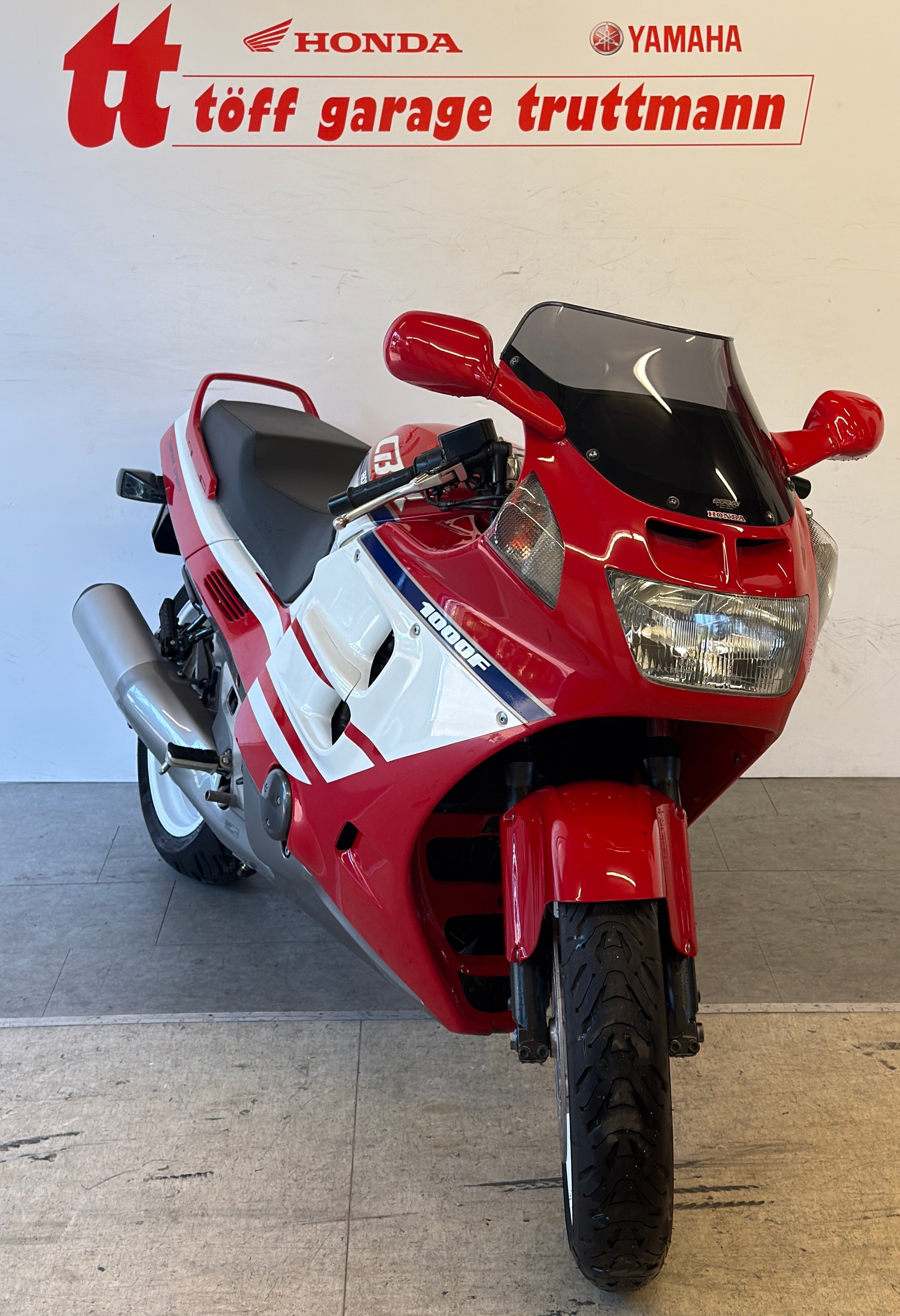 HONDA CBR 1000 F M-showroom-element-2