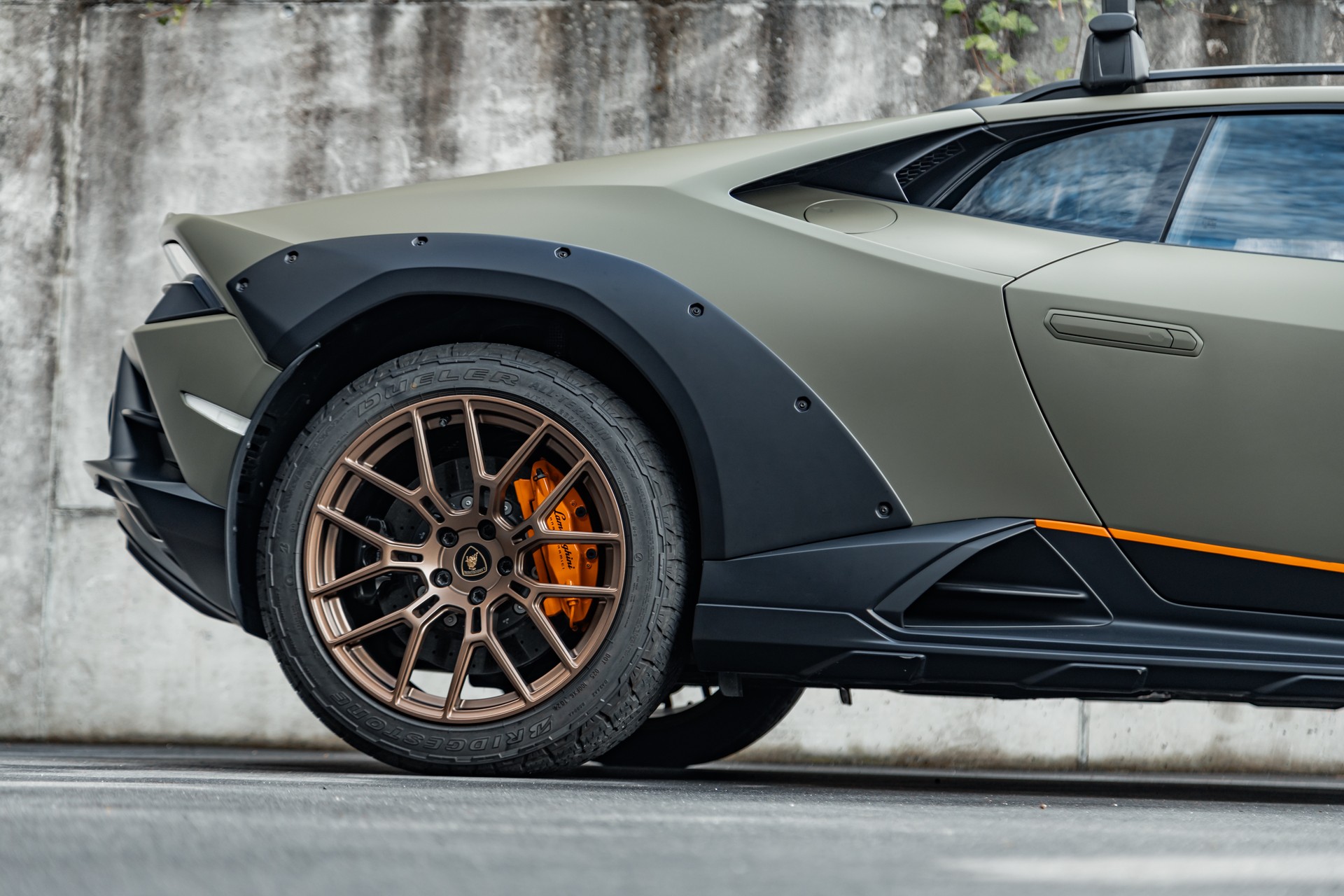 LAMBORGHINI Huracan Sterrato-showroom-element-2