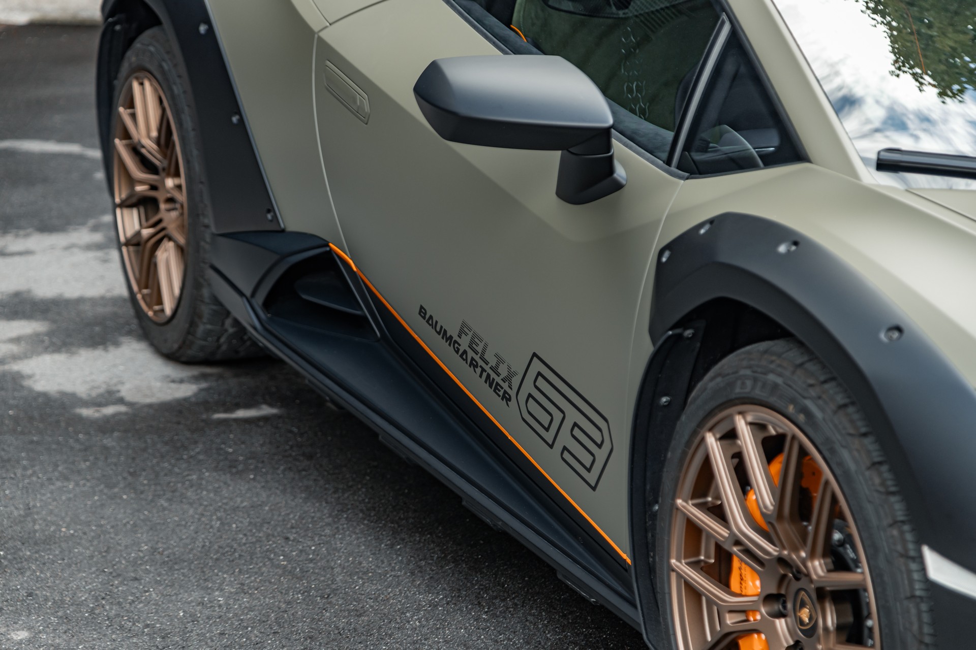 LAMBORGHINI Huracan Sterrato-showroom-element-3