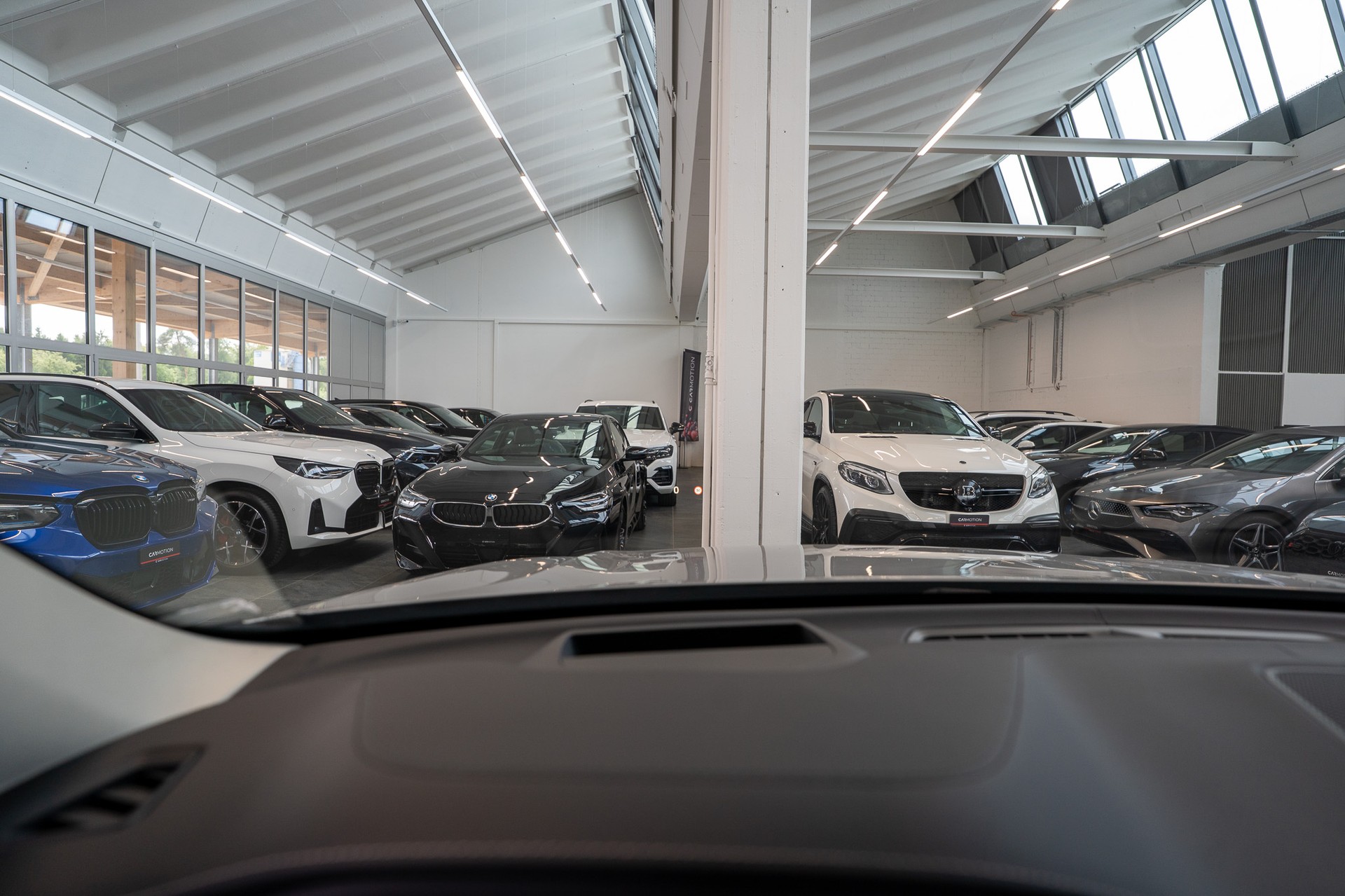 VOLVO XC60 2.0 T8 TE Ultra Dark eAWD / Panorama / HeadUp / Harman/Kardon-image-19