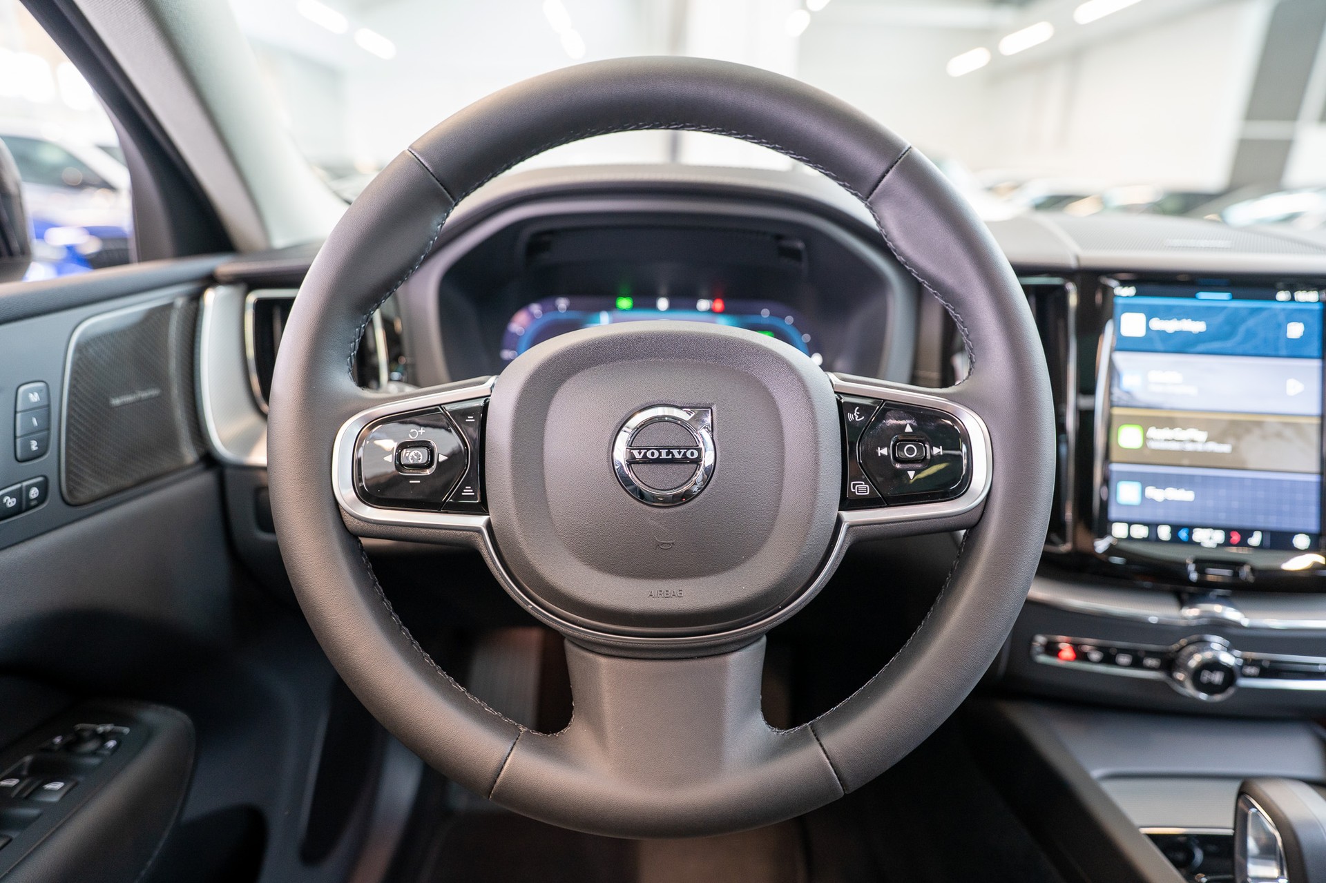 VOLVO XC60 2.0 T8 TE Ultra Dark eAWD / Panorama / HeadUp / Harman/Kardon-image-16