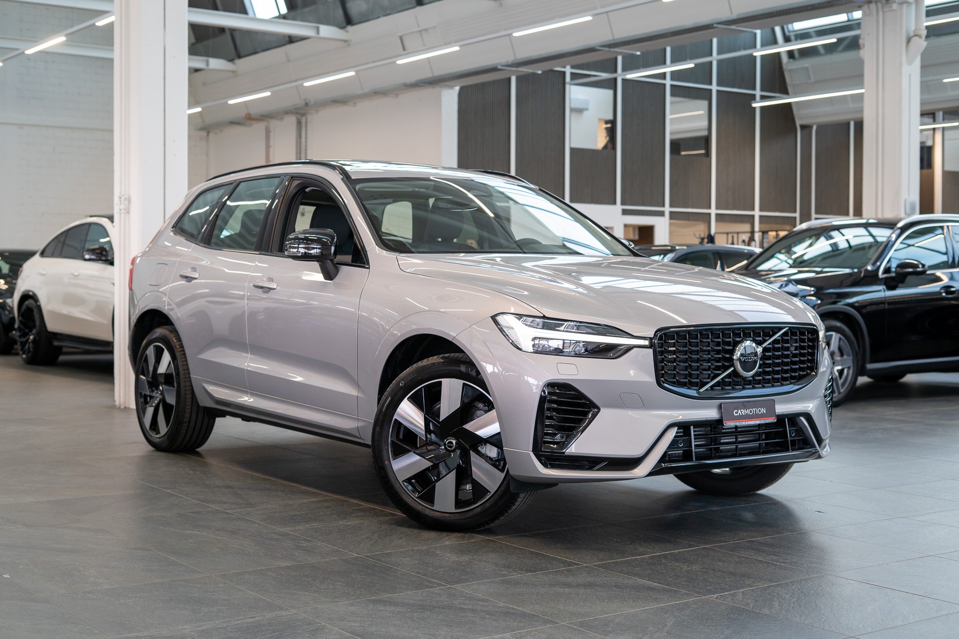 VOLVO XC60 2.0 T8 TE Ultra Dark eAWD / Panorama / HeadUp / Harman/Kardon-image-2