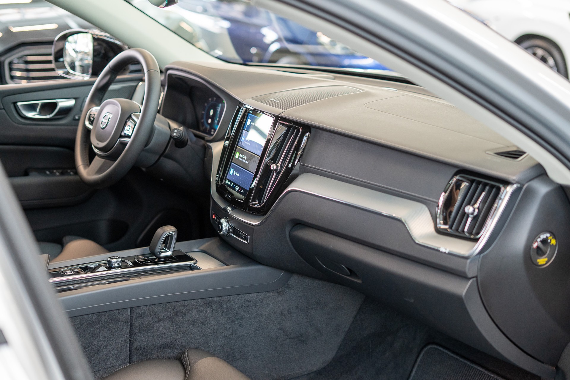 VOLVO XC60 2.0 T8 TE Ultra Dark eAWD / Panorama / HeadUp / Harman/Kardon-image-14