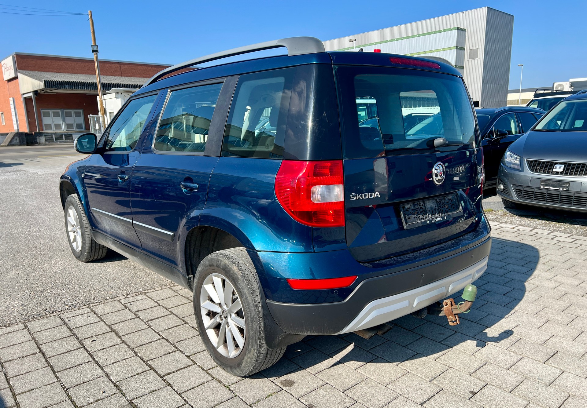 SKODA Yeti 2.0 TDI Active 4x4 (Klima * Alufelgen * Sensoren * Radio CD * AHK * 4X4 * BO5)-image-7