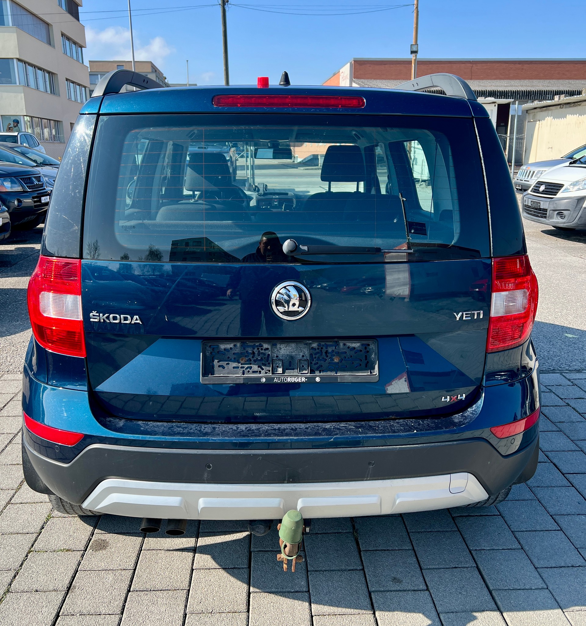 SKODA Yeti 2.0 TDI Active 4x4 (Klima * Alufelgen * Sensoren * Radio CD * AHK * 4X4 * BO5)-image-1