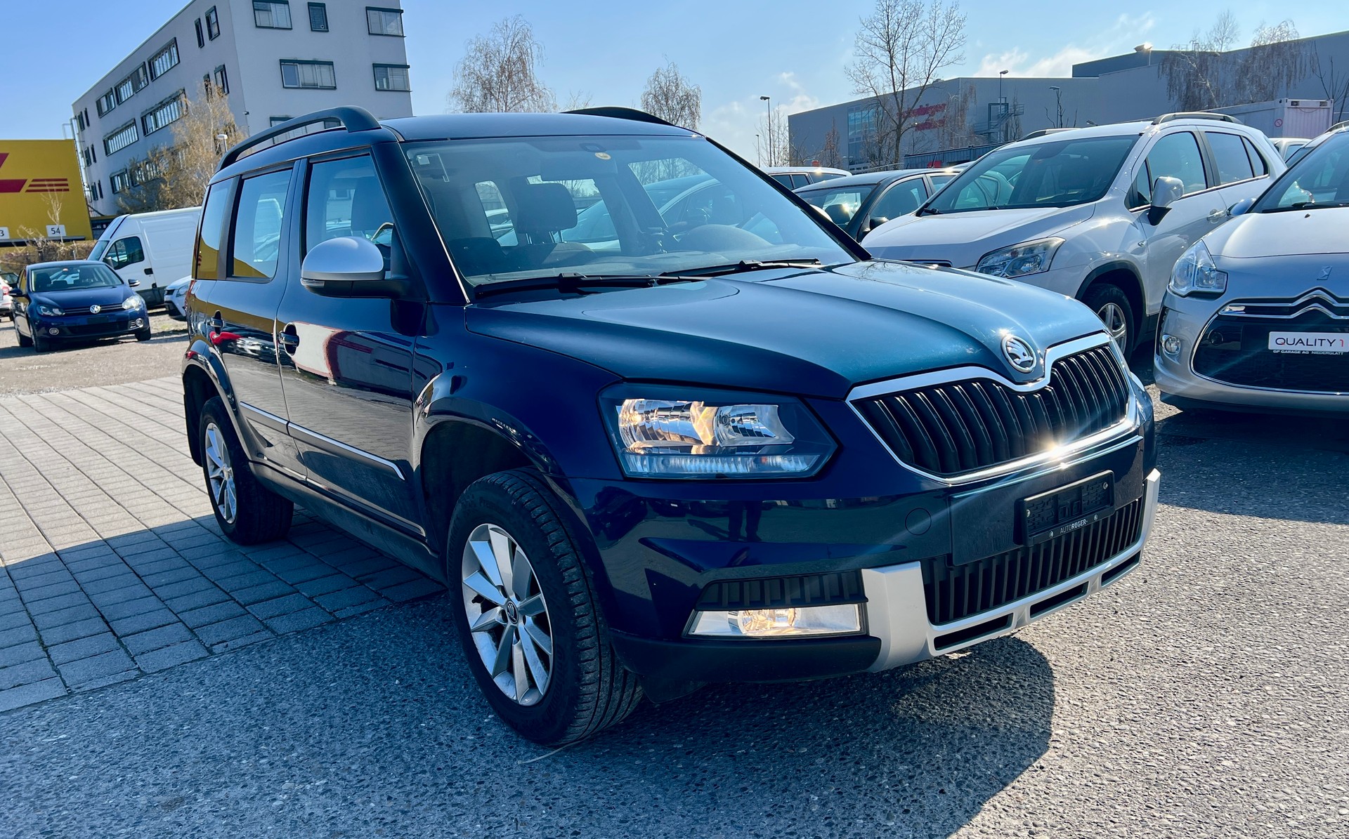 SKODA Yeti 2.0 TDI Active 4x4 (Klima * Alufelgen * Sensoren * Radio CD * AHK * 4X4 * BO5)-image-3