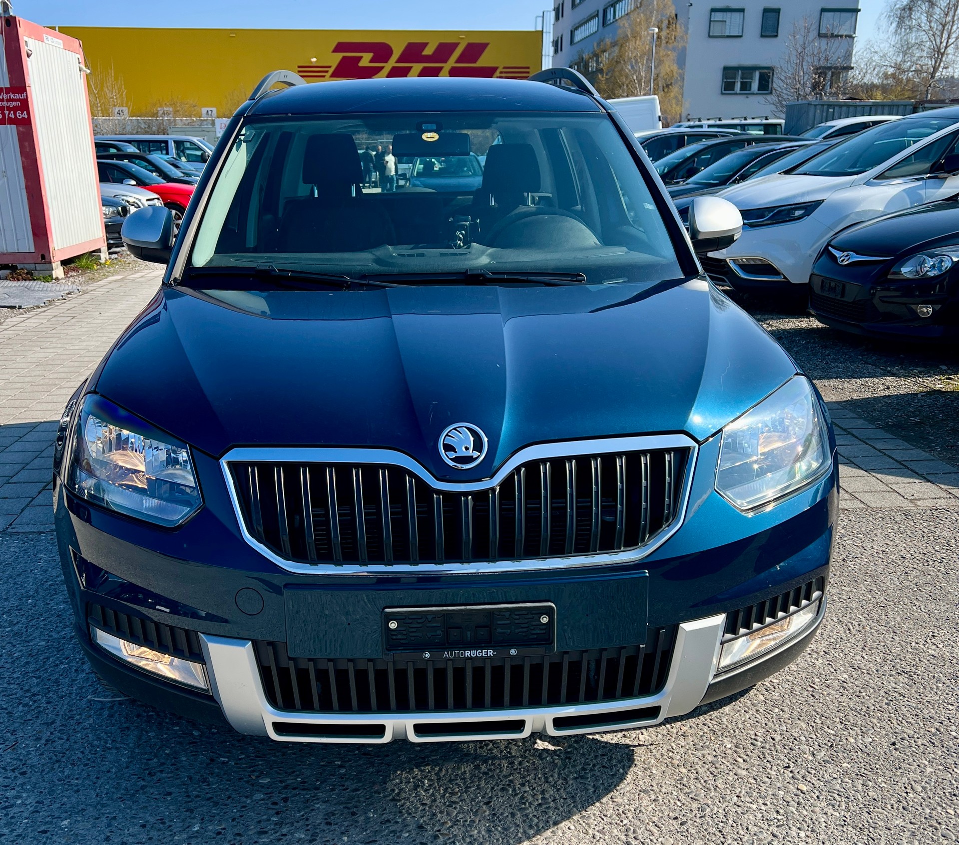 SKODA Yeti 2.0 TDI Active 4x4 (Klima * Alufelgen * Sensoren * Radio CD * AHK * 4X4 * BO5)-image-2