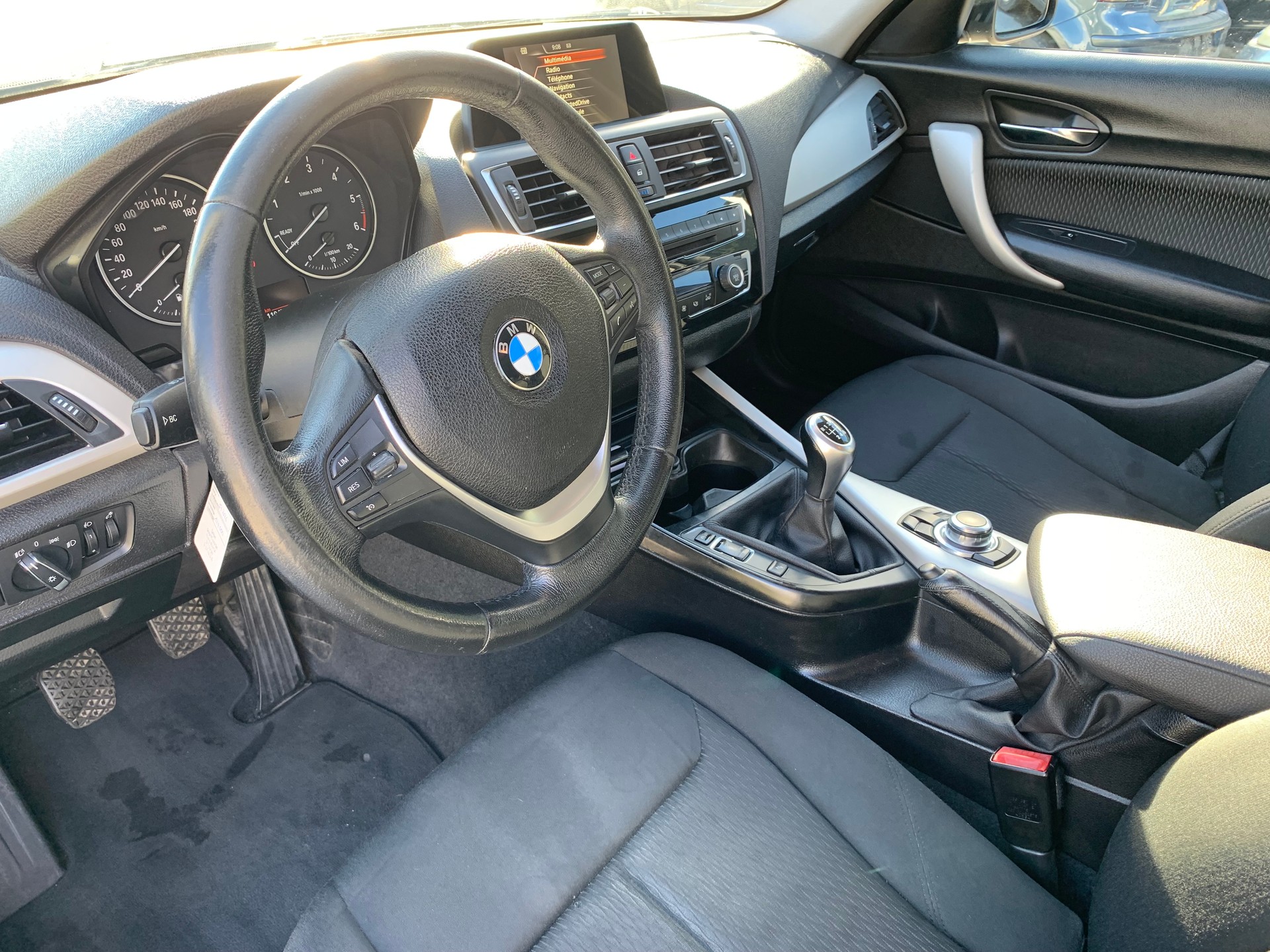 BMW 118d xDrive-image-10