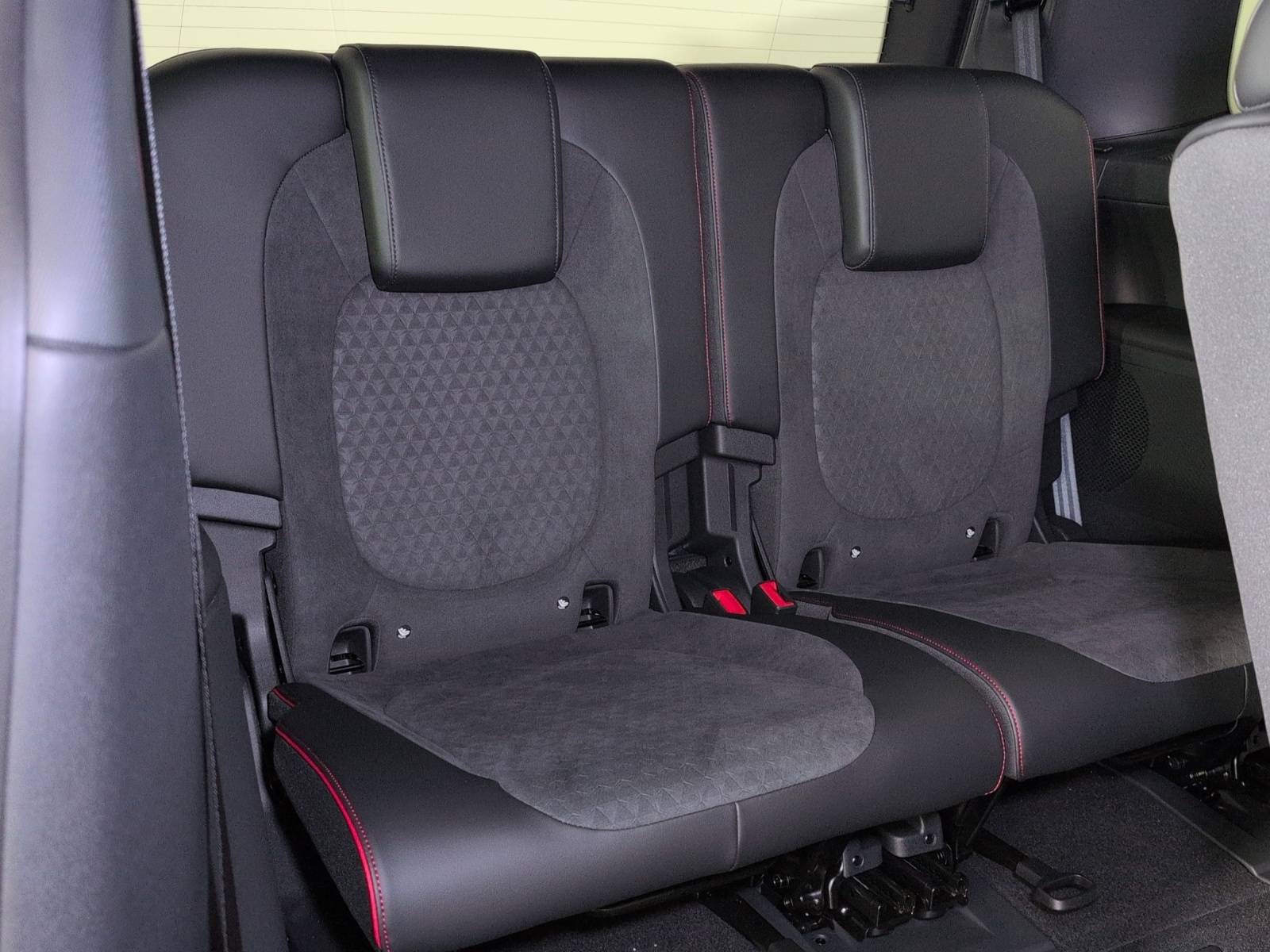 VW ID.Buzz LWB GTX 4 Motion-image-14