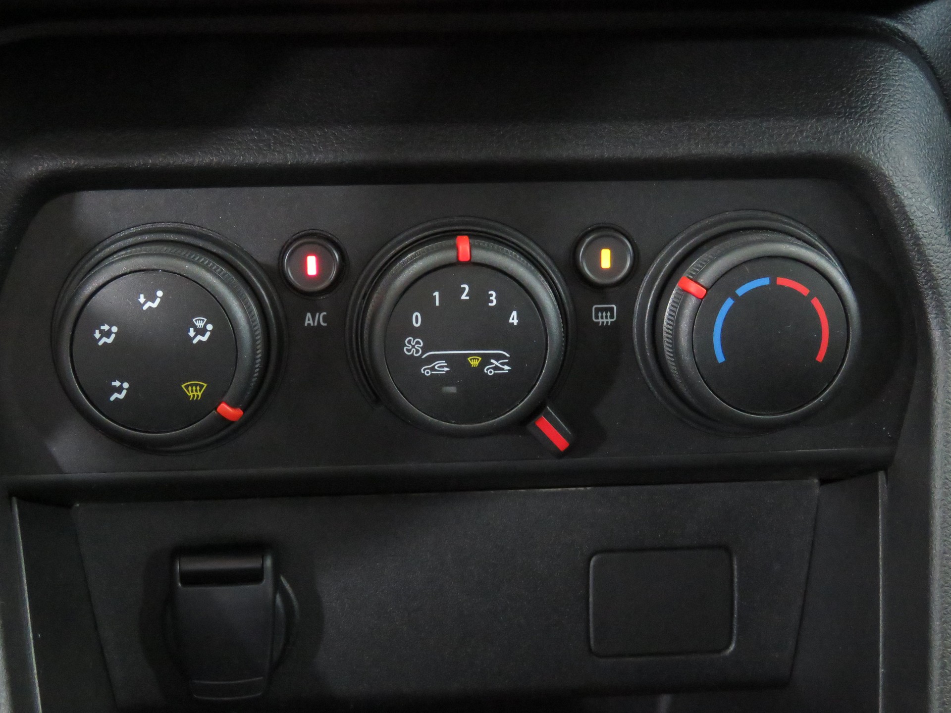 DACIA Sandero TCe 90 Comfort-image-15