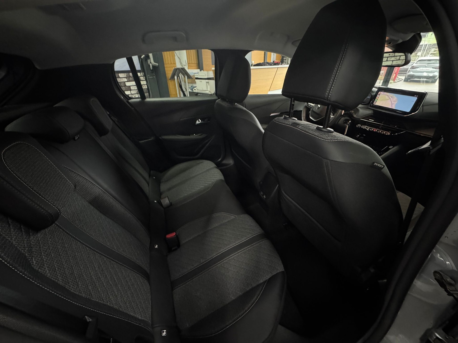 PEUGEOT 208 1.2 MHEV 110 Active-image-18