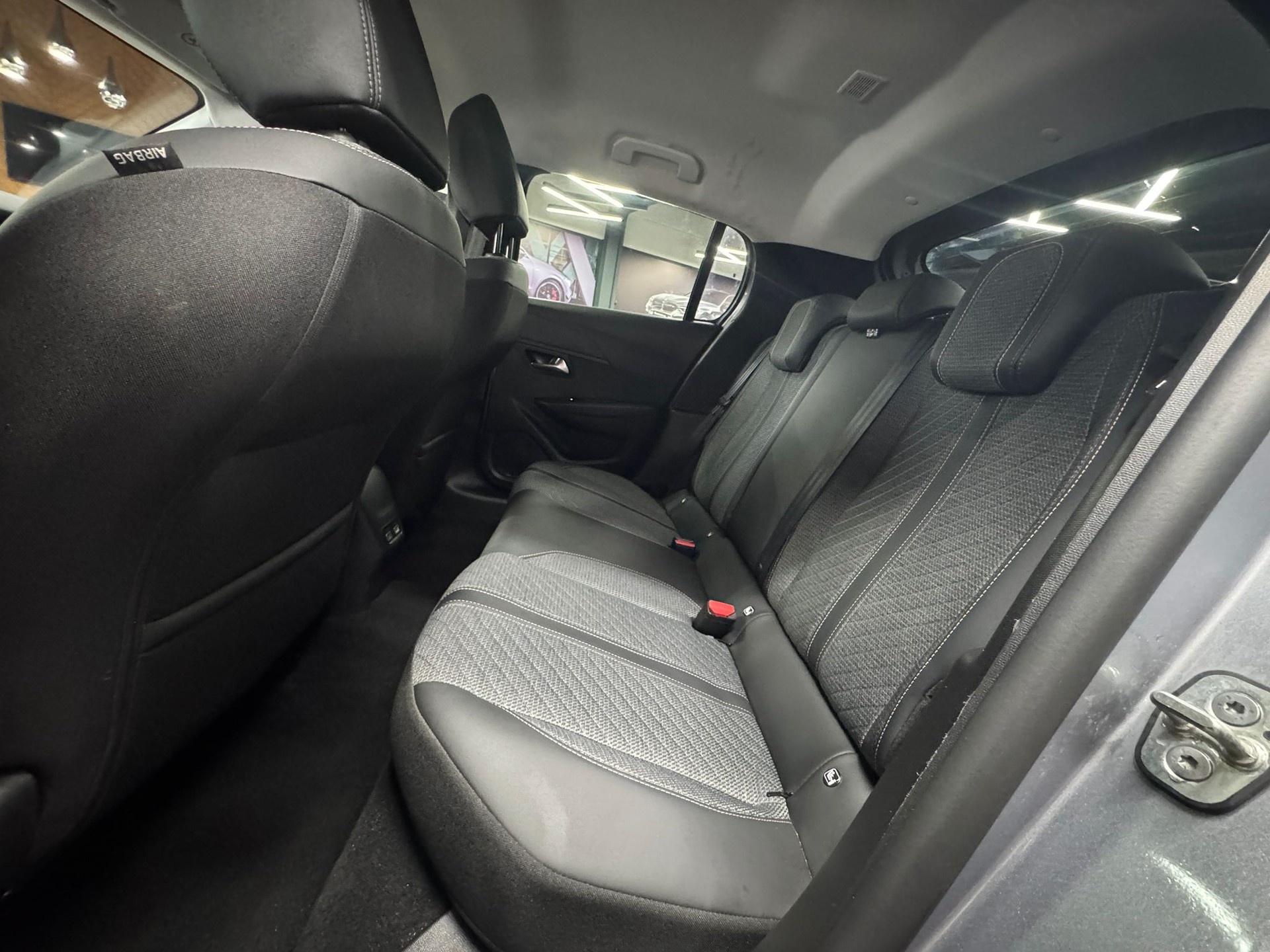PEUGEOT 208 1.2 MHEV 110 Active-image-8