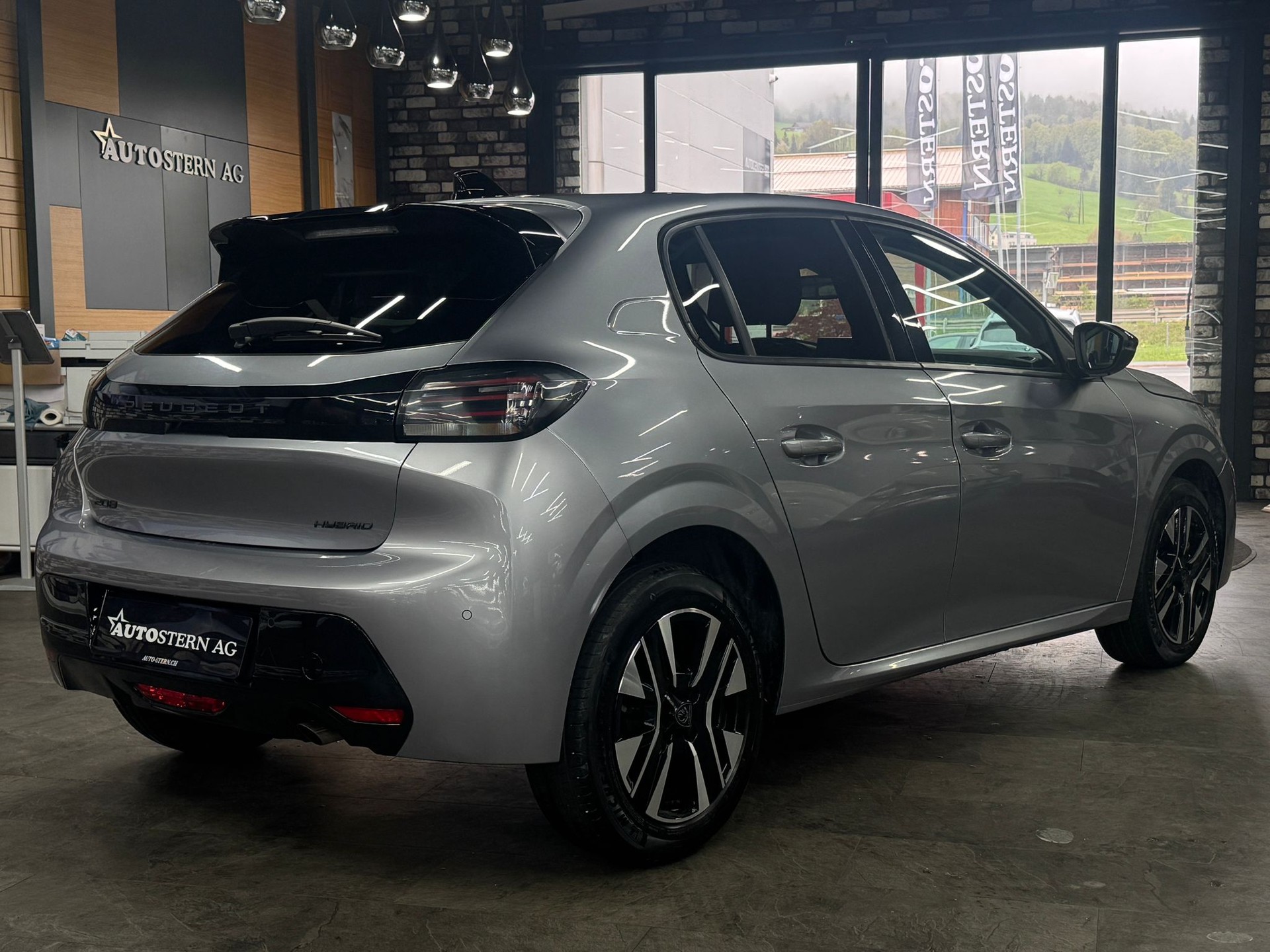 PEUGEOT 208 1.2 MHEV 110 Active-image-3