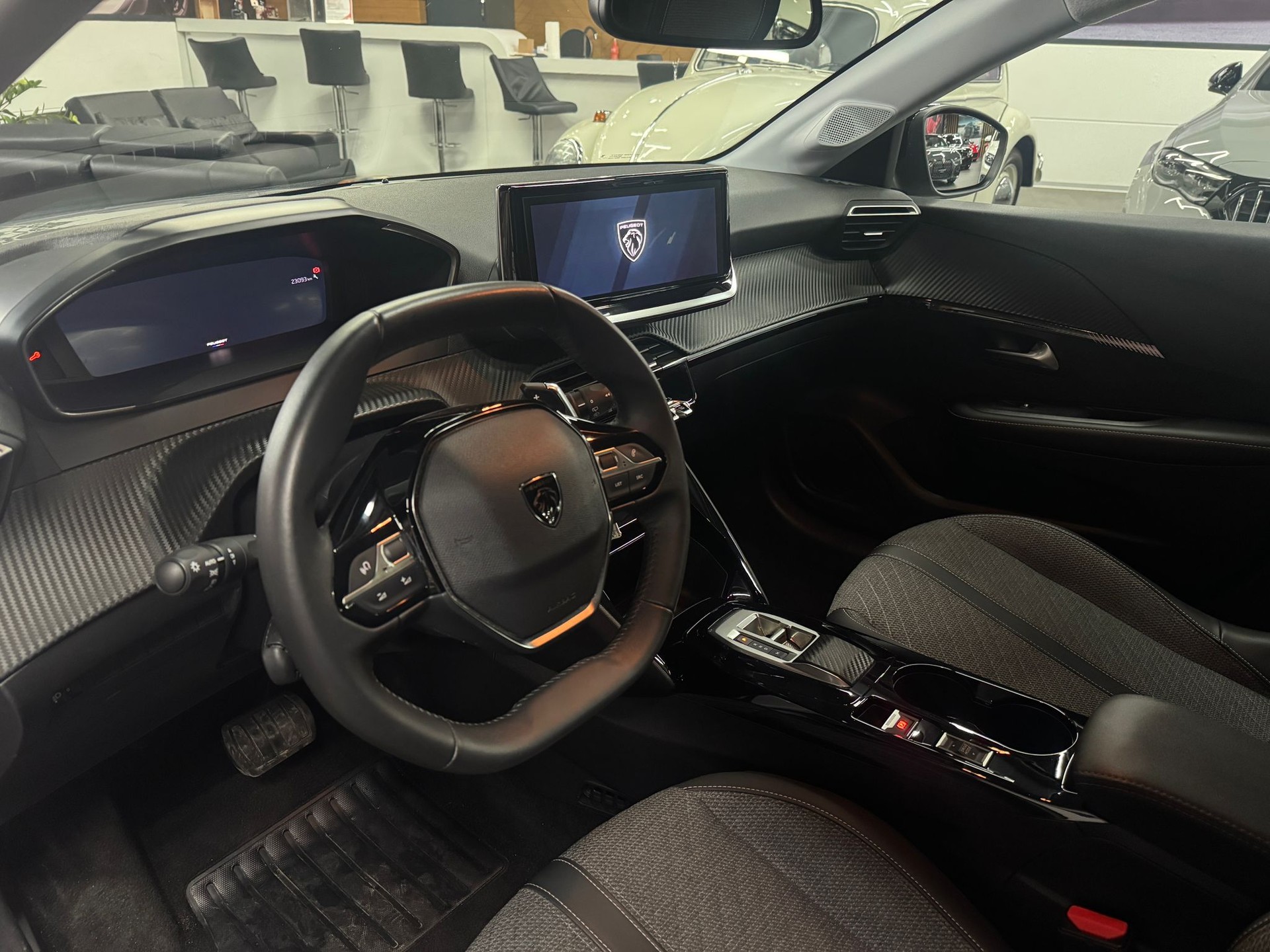PEUGEOT 208 1.2 MHEV 110 Active-image-12