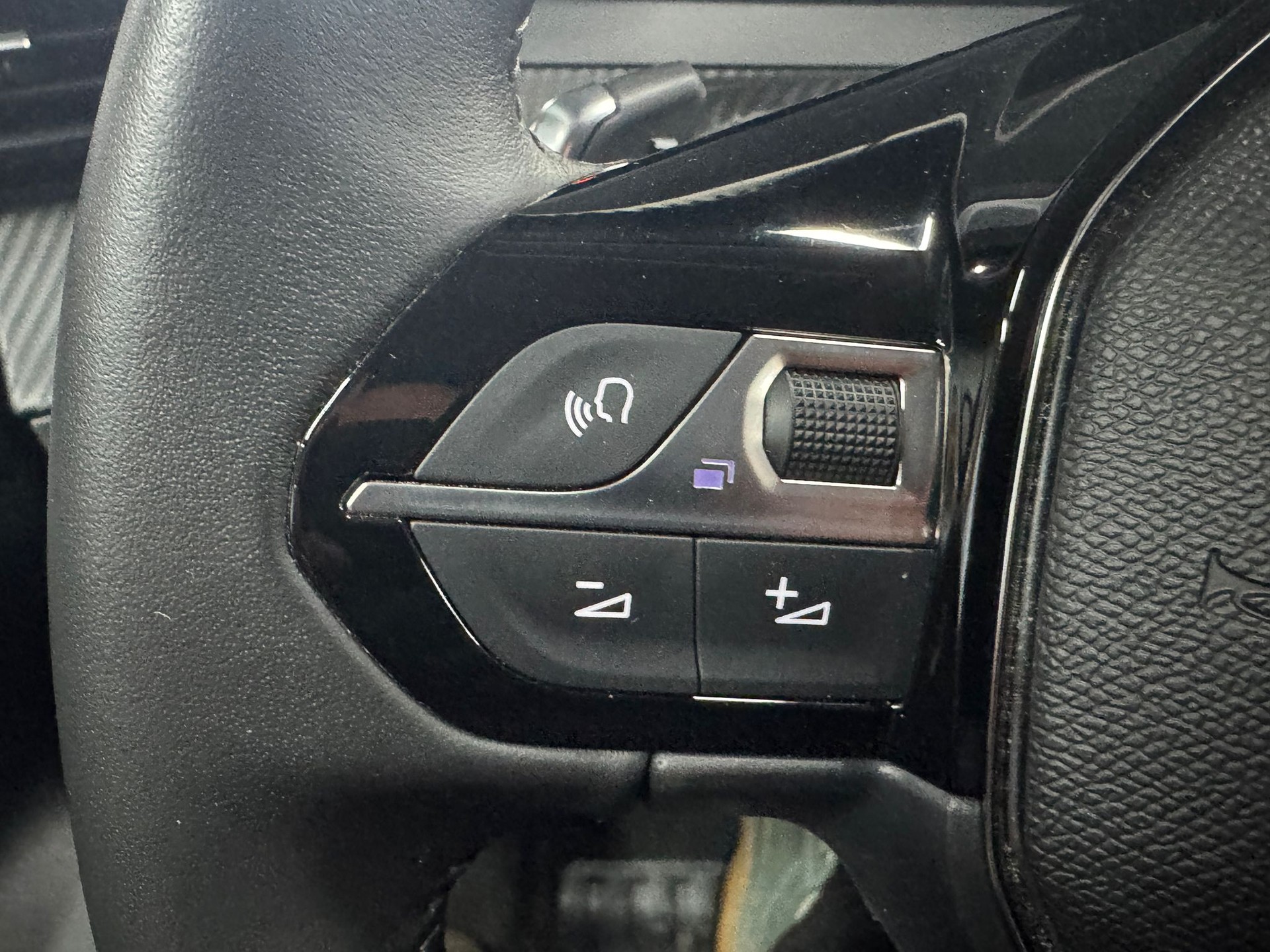 PEUGEOT 208 1.2 MHEV 110 Active-image-14