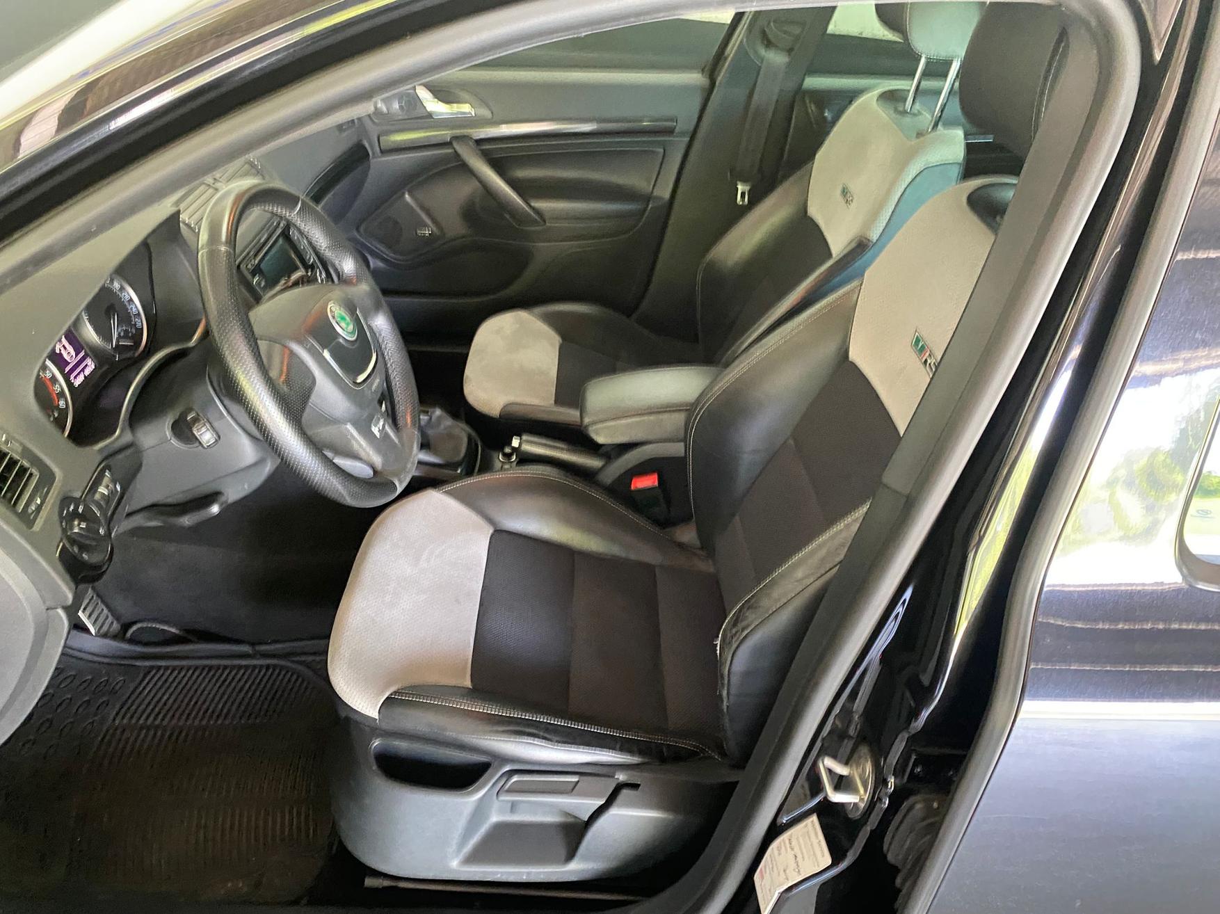 SKODA Octavia Combi 2.0 TDI RS-image-7