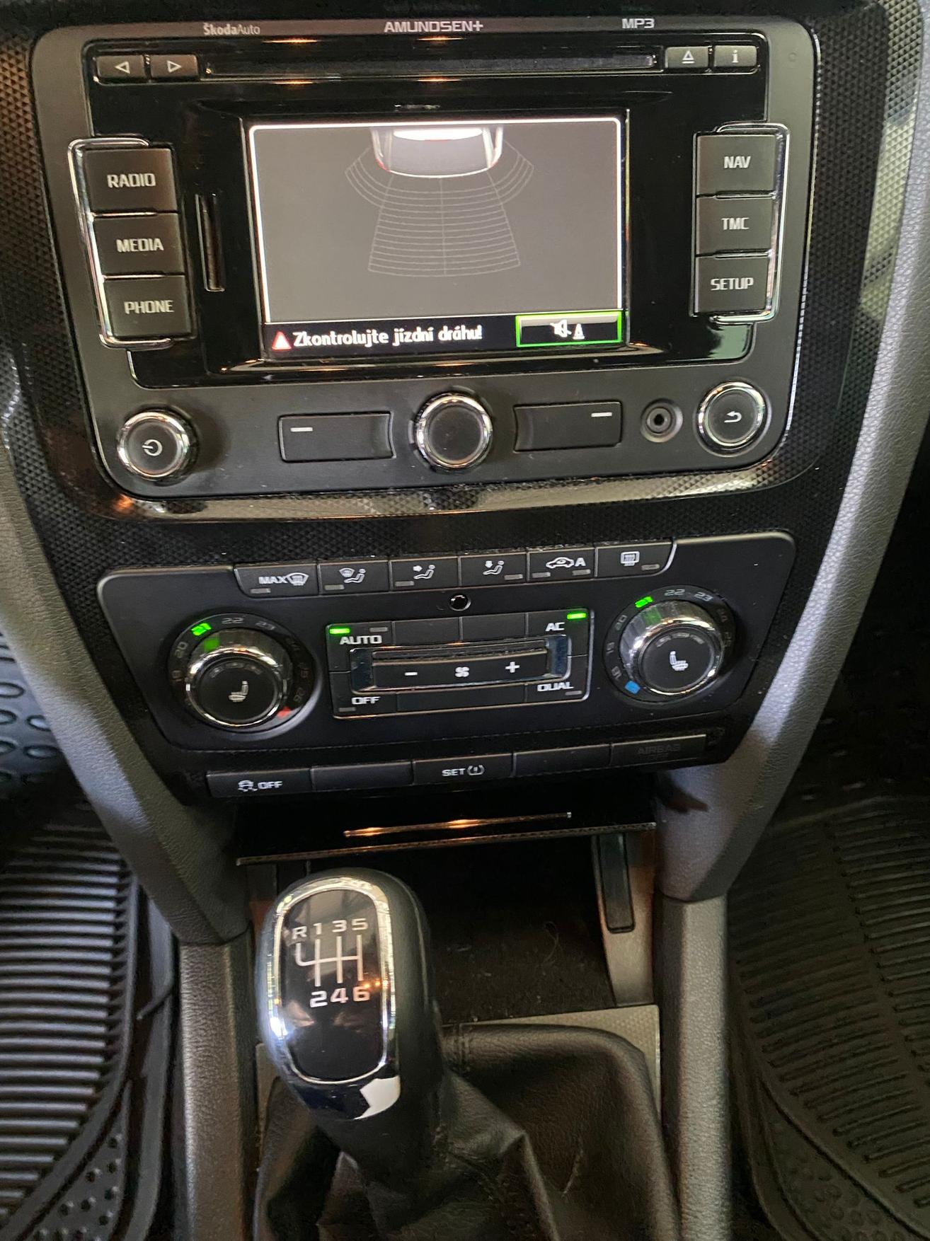 SKODA Octavia Combi 2.0 TDI RS-image-12