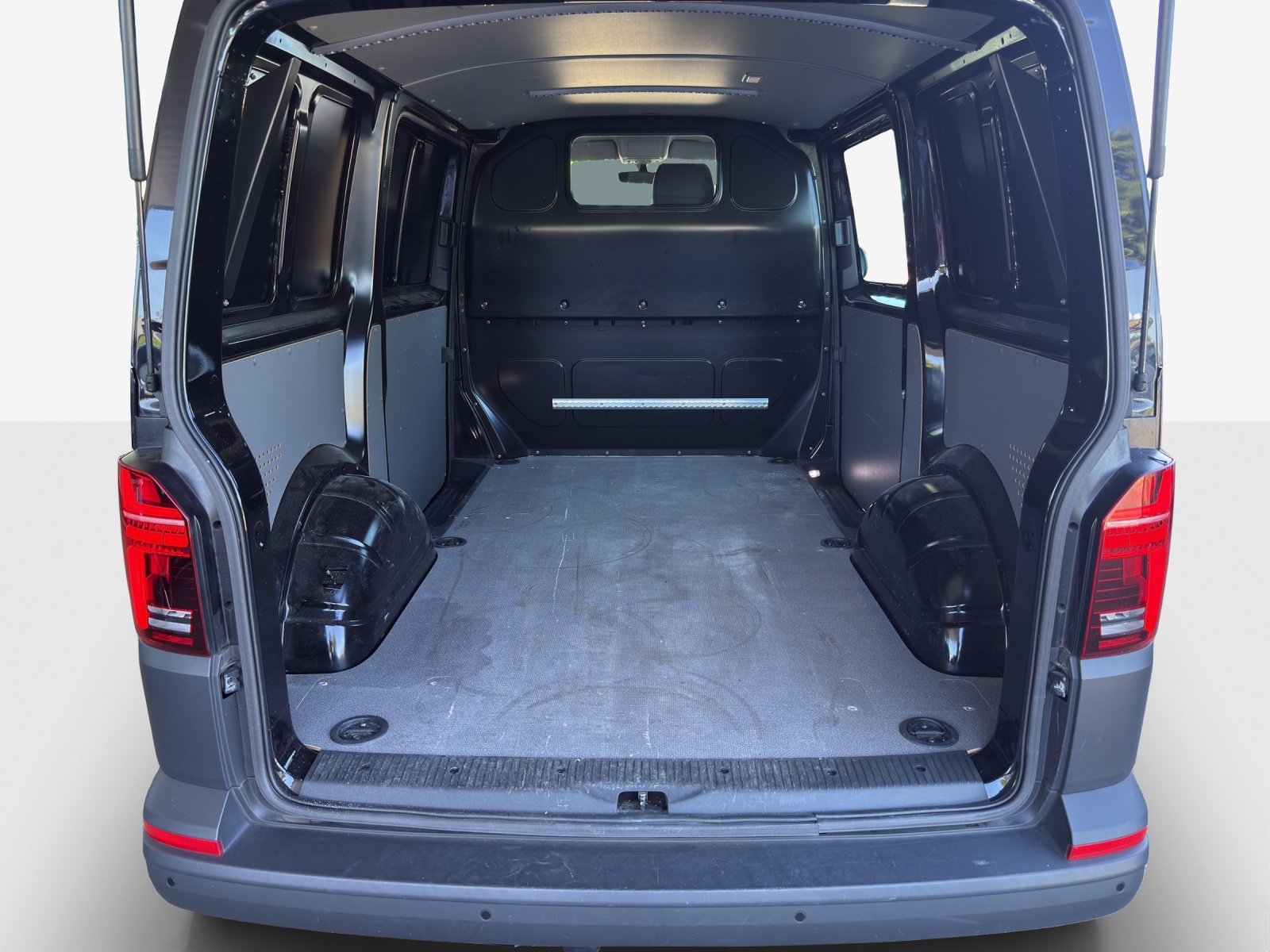 VW T6.1 2.0 TDI DSG-image-12