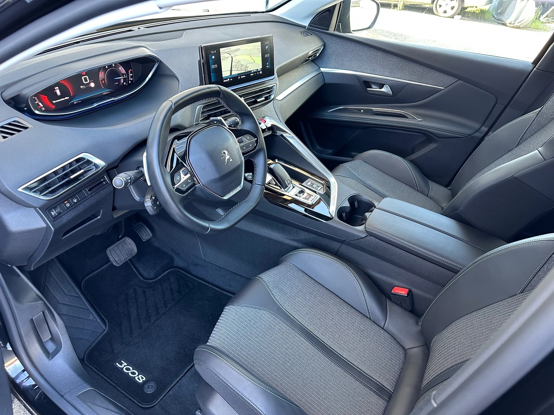 PEUGEOT 3008 1.5 BlueHDi Allure Pack EAT8-image-7
