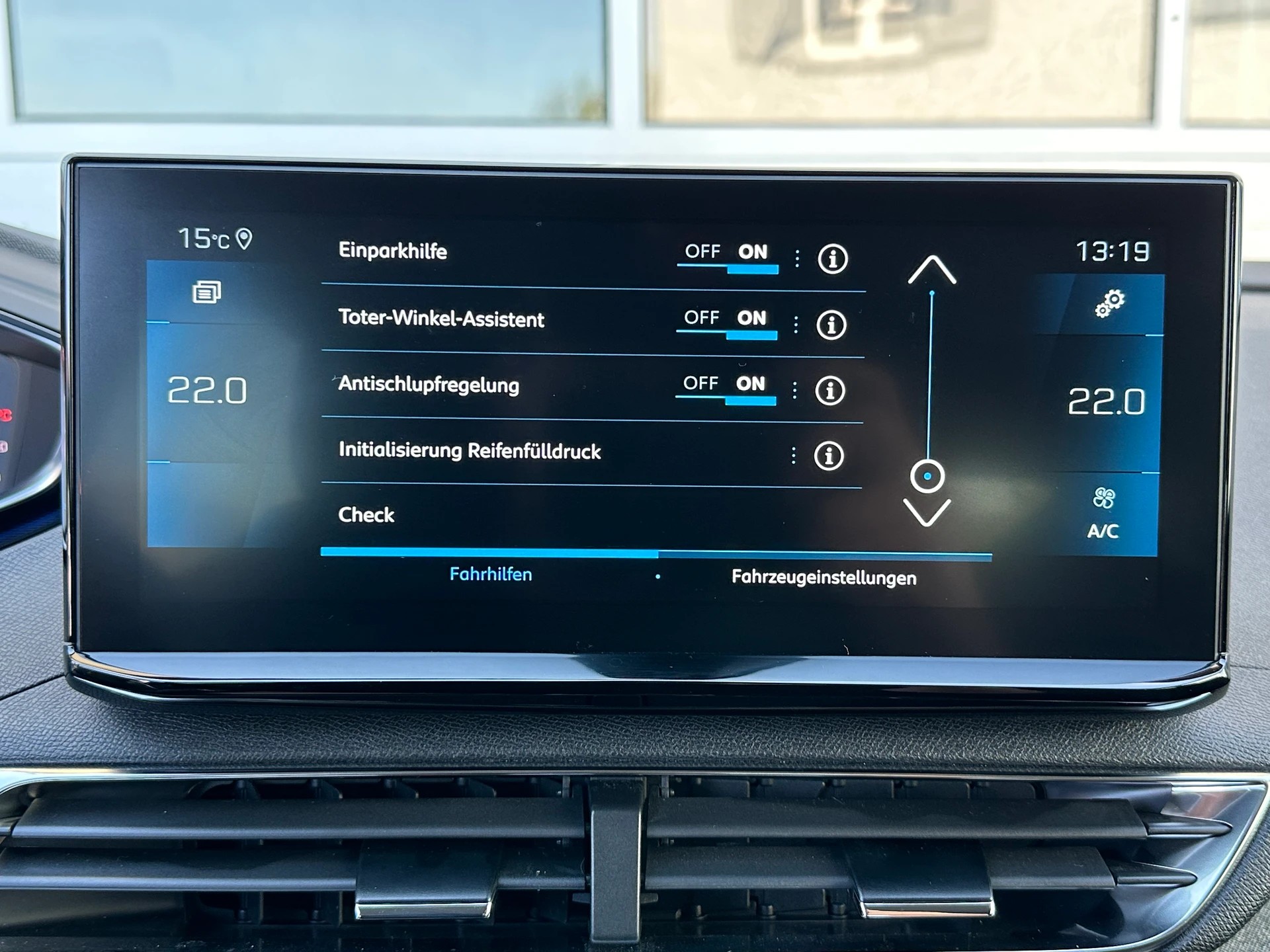 PEUGEOT 3008 1.5 BlueHDi Allure Pack EAT8-image-10