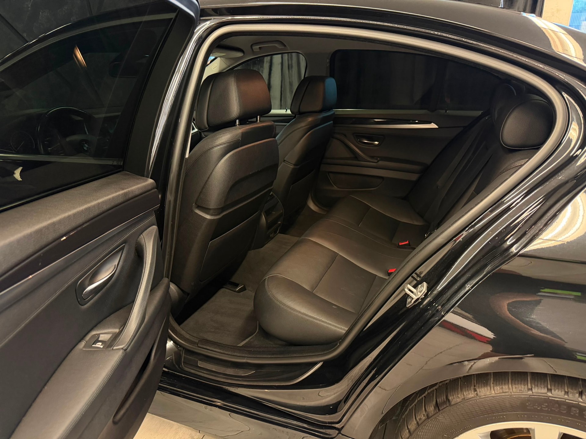 BMW 528i xDrive Steptronic-image-12