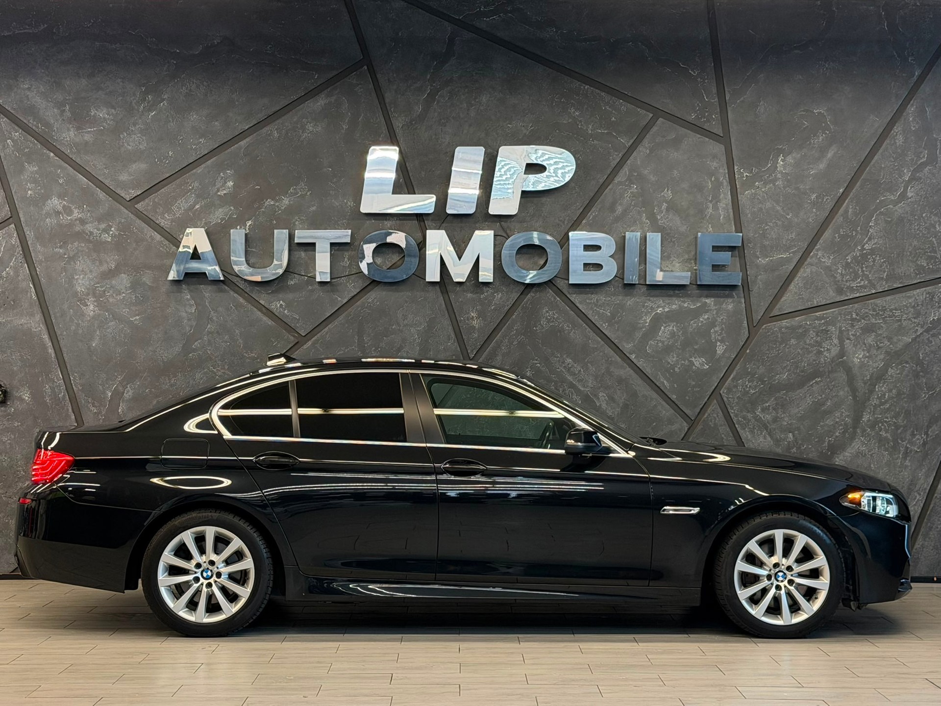 BMW 528i xDrive Steptronic-image-3