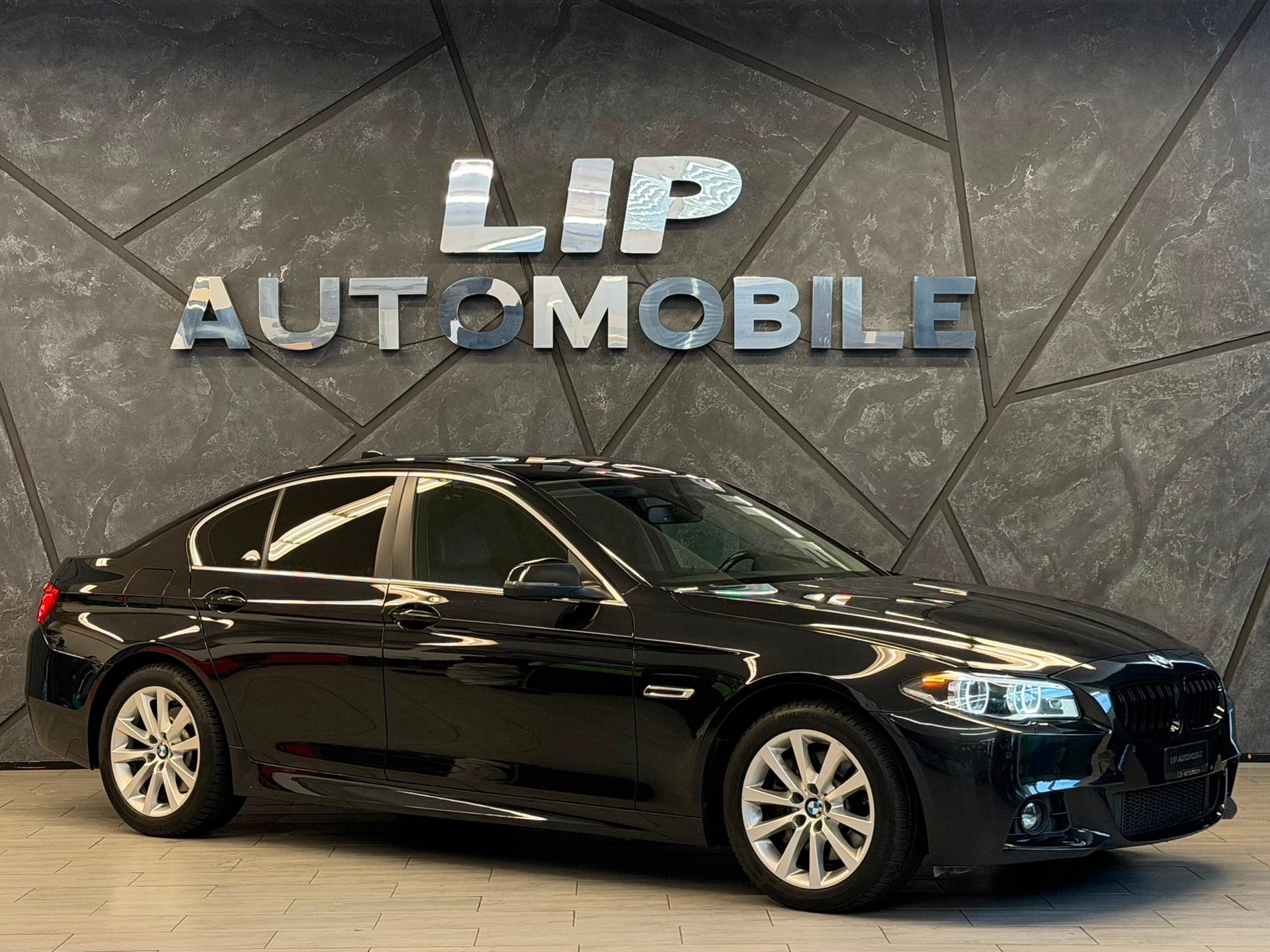 BMW 528i xDrive Steptronic-image-2