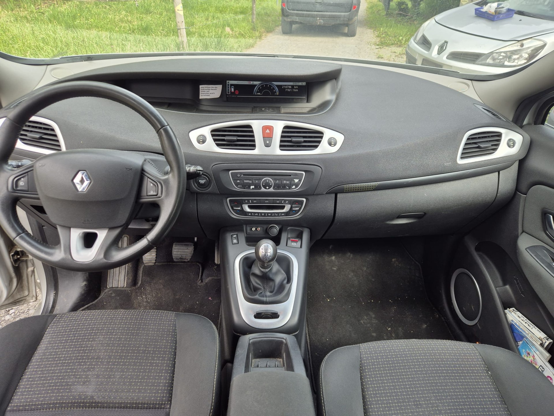 RENAULT Grand Scénic 1.4 16V Turbo Dynamique-image-8