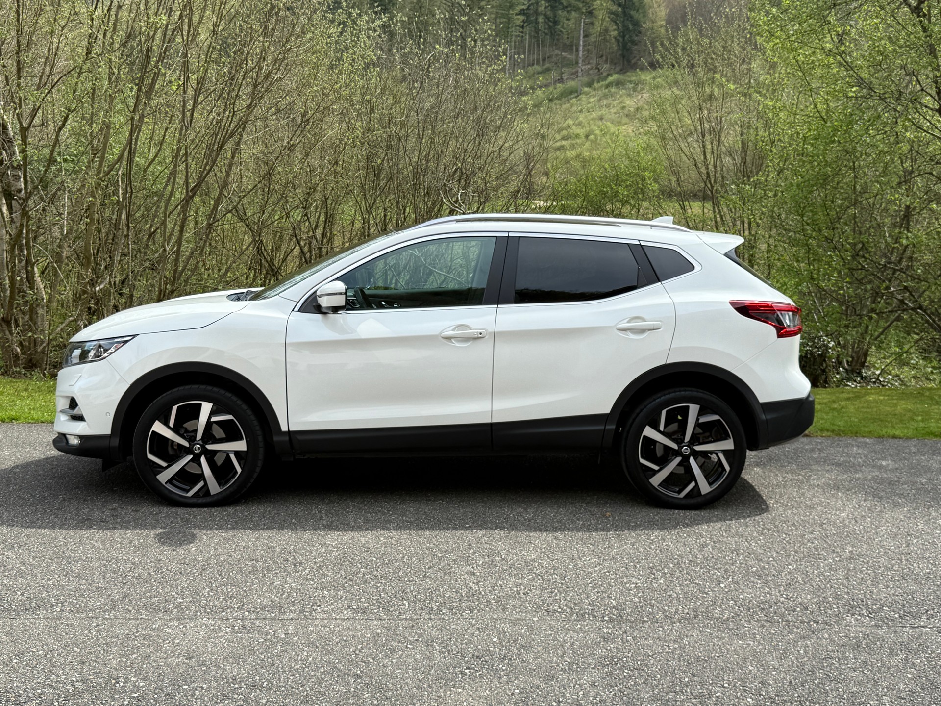 NISSAN Qashqai 1.6 dCi tekna Xtronic CVT-image-1