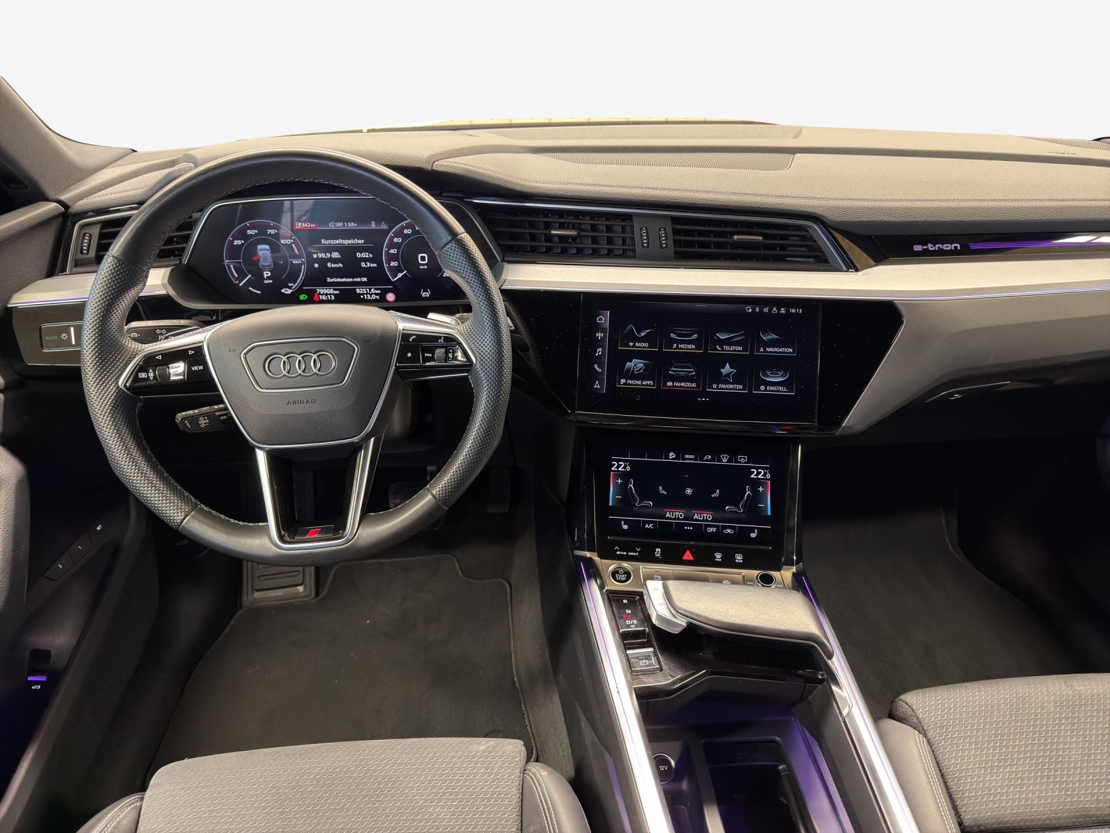 AUDI e-tron 55 S Line Black Edition quattro-image-9