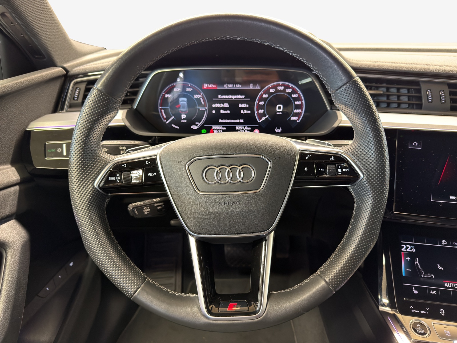AUDI e-tron 55 S Line Black Edition quattro-image-10