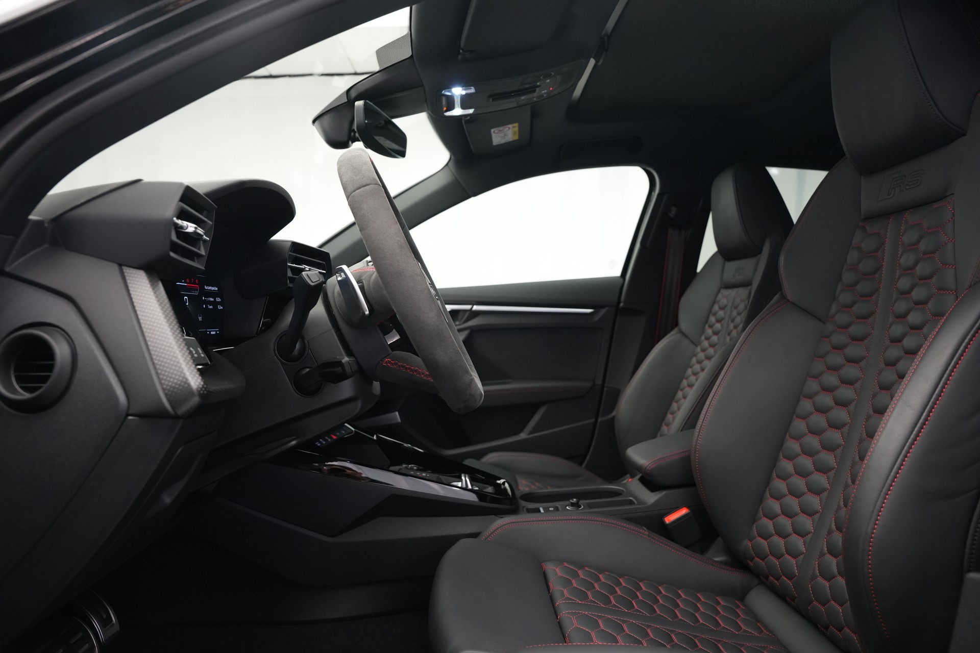 AUDI RS3 Sportback 2.5 TSI quattro S-tronic *CH-Fahrzeug* *HuD* *Assistenzpaket*-image-12