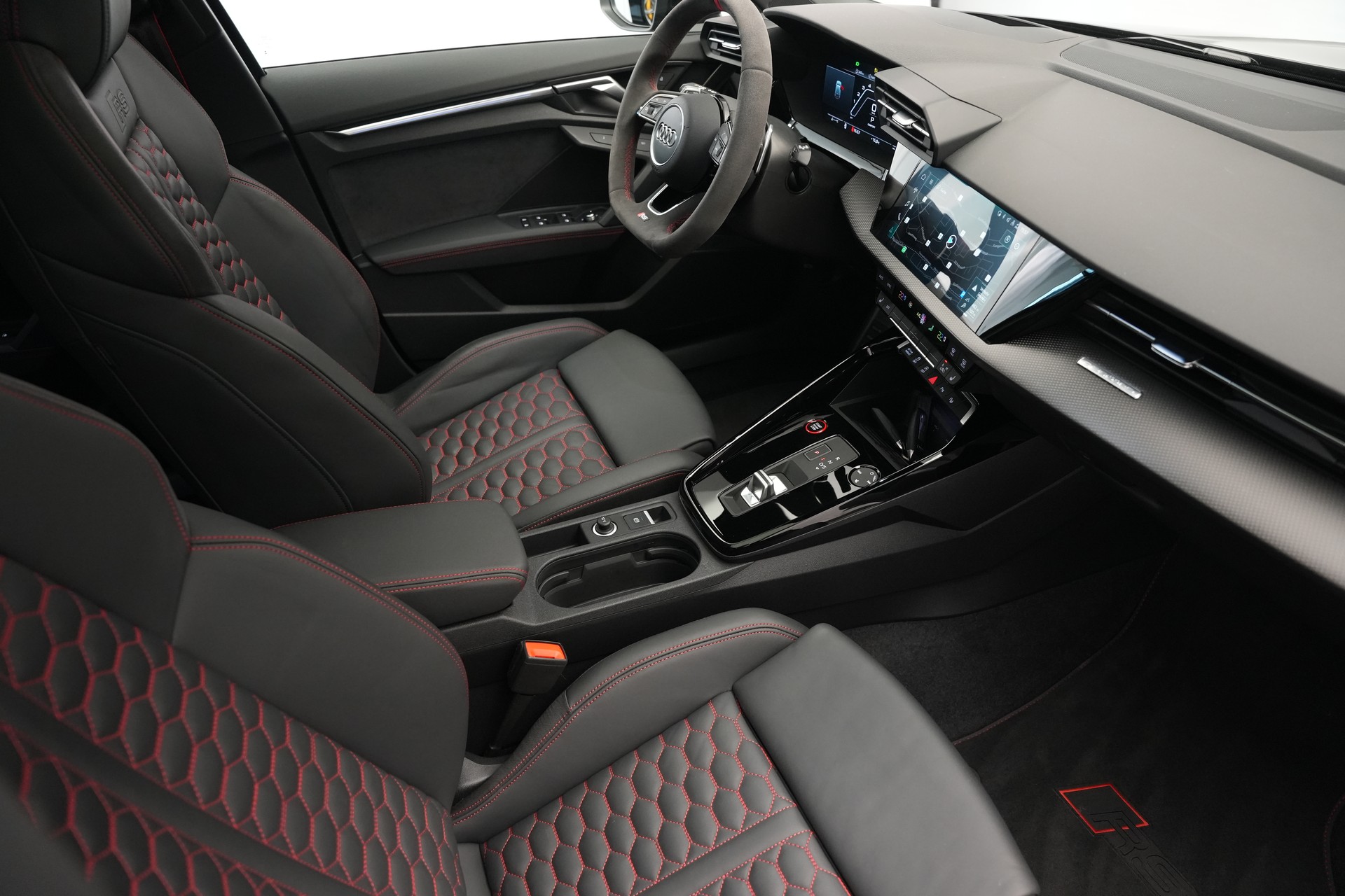 AUDI RS3 Sportback 2.5 TSI quattro S-tronic *CH-Fahrzeug* *HuD* *Assistenzpaket*-image-11