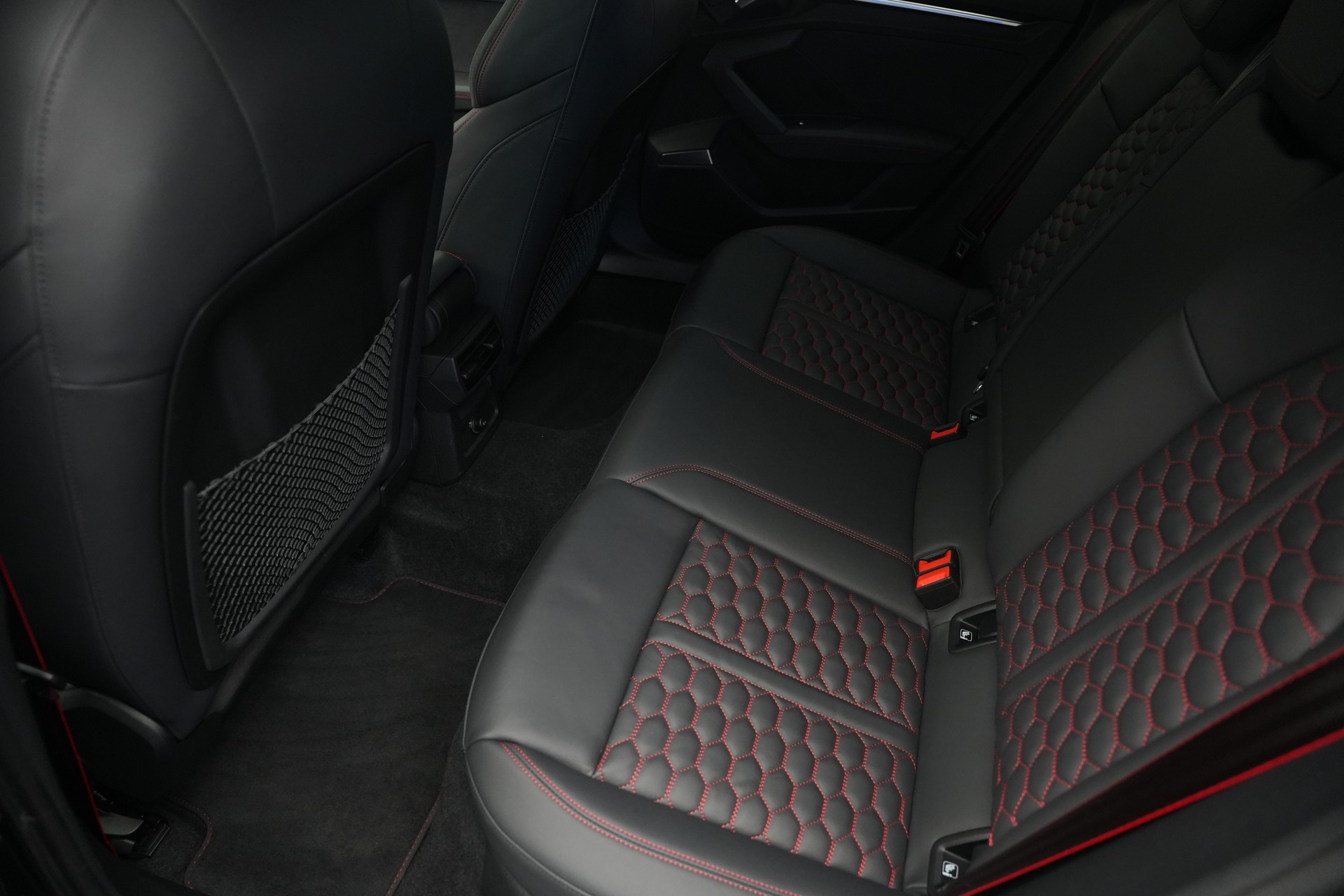 AUDI RS3 Sportback 2.5 TSI quattro S-tronic *CH-Fahrzeug* *HuD* *Assistenzpaket*-image-15