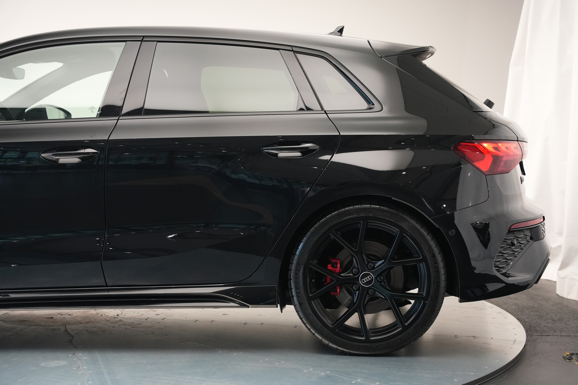 AUDI RS3 Sportback 2.5 TSI quattro S-tronic *CH-Fahrzeug* *HuD* *Assistenzpaket*-image-42