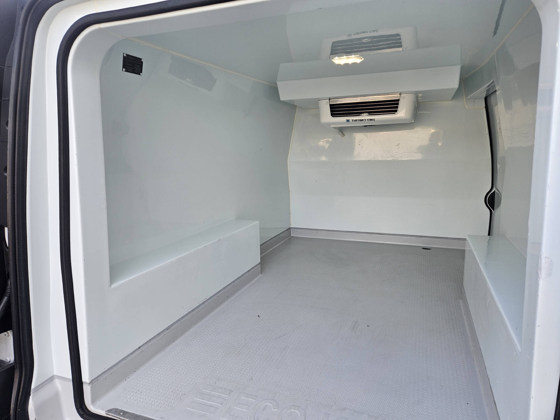 MERCEDES-BENZ Vito 114 Kaw. L 2.2 CDI * 4x4 * Standkühlung *-image-22