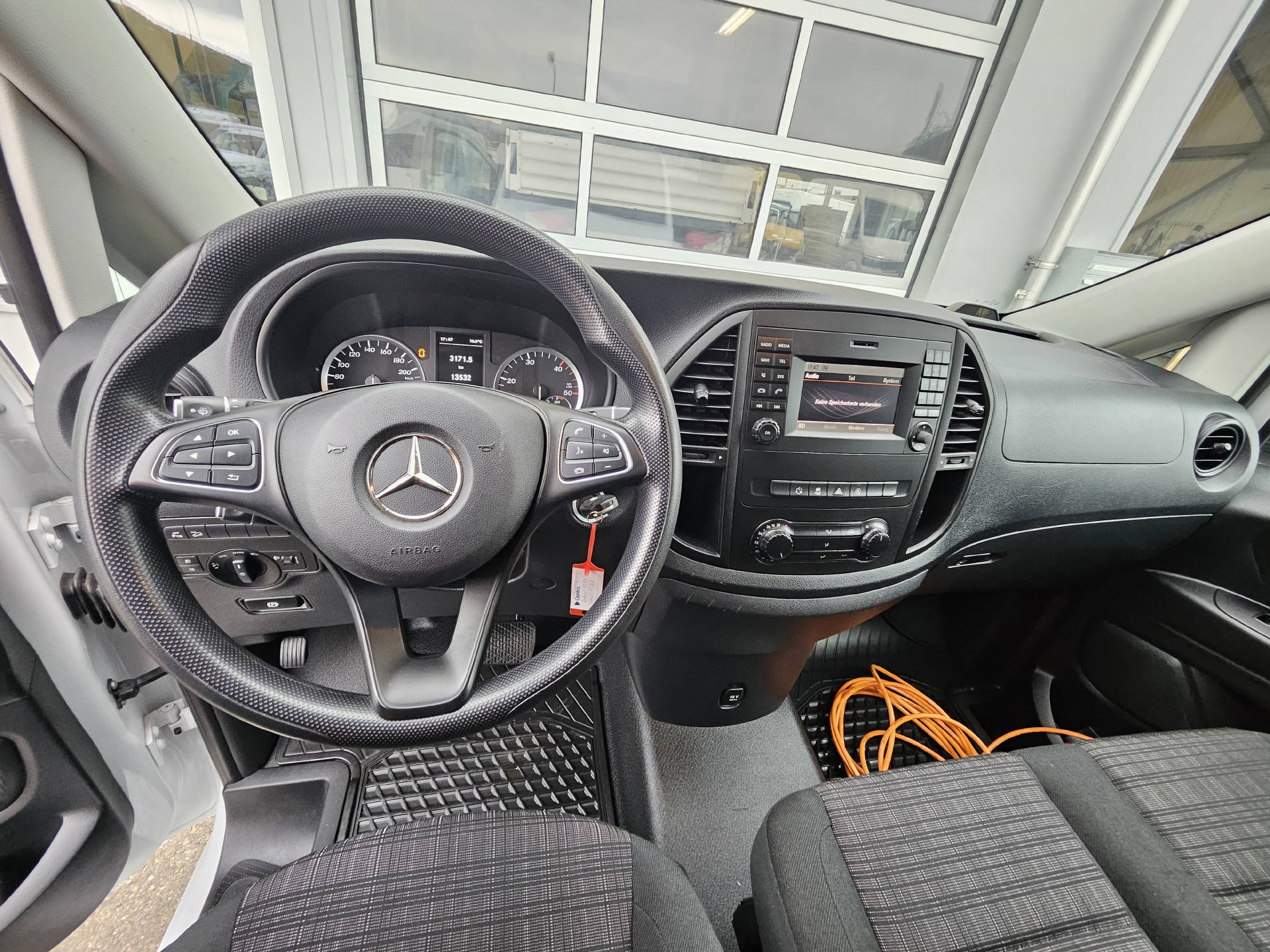 MERCEDES-BENZ Vito 114 Kaw. L 2.2 CDI * 4x4 * Standkühlung *-image-11