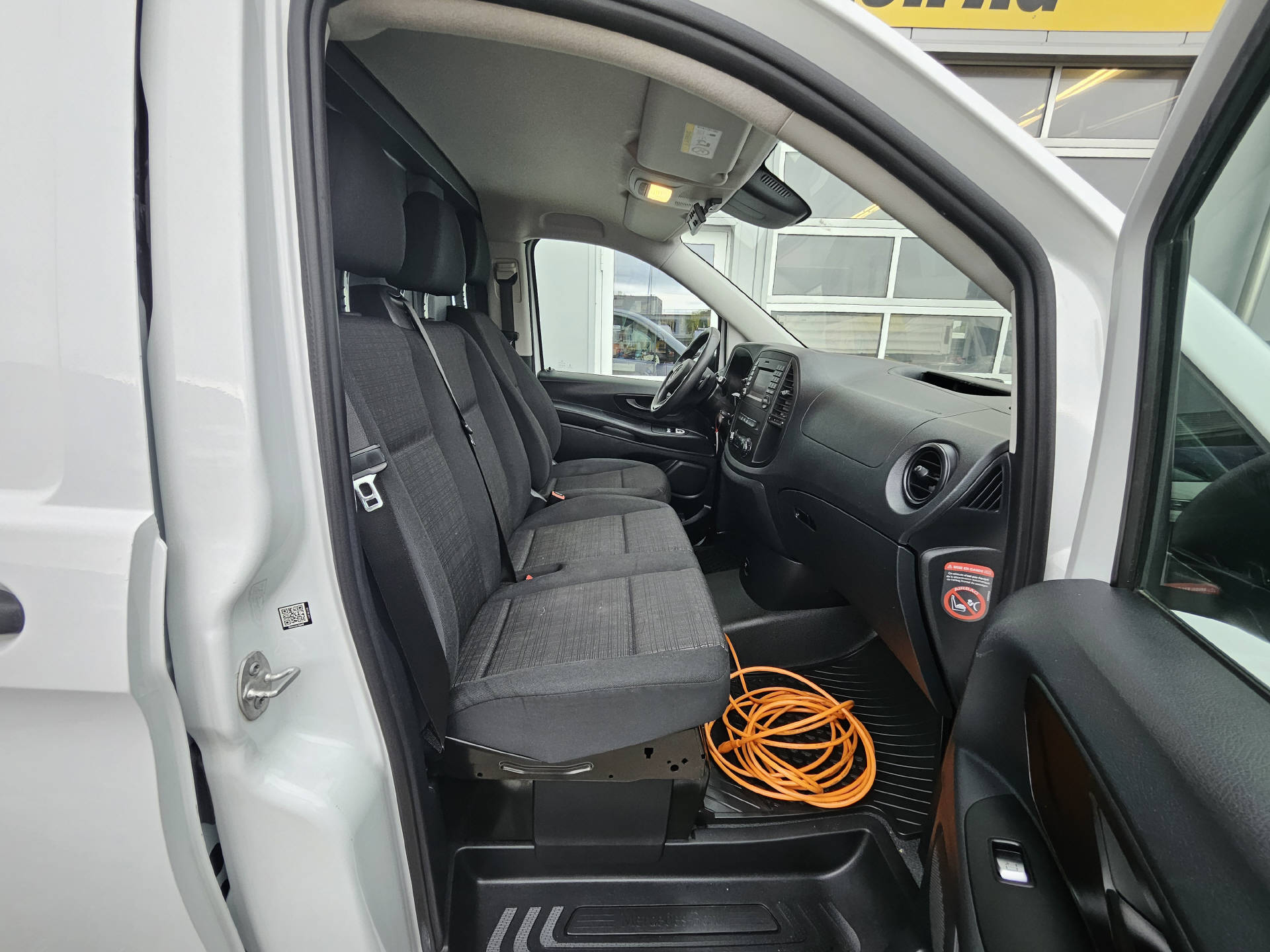 MERCEDES-BENZ Vito 114 Kaw. L 2.2 CDI * 4x4 * Standkühlung *-image-14