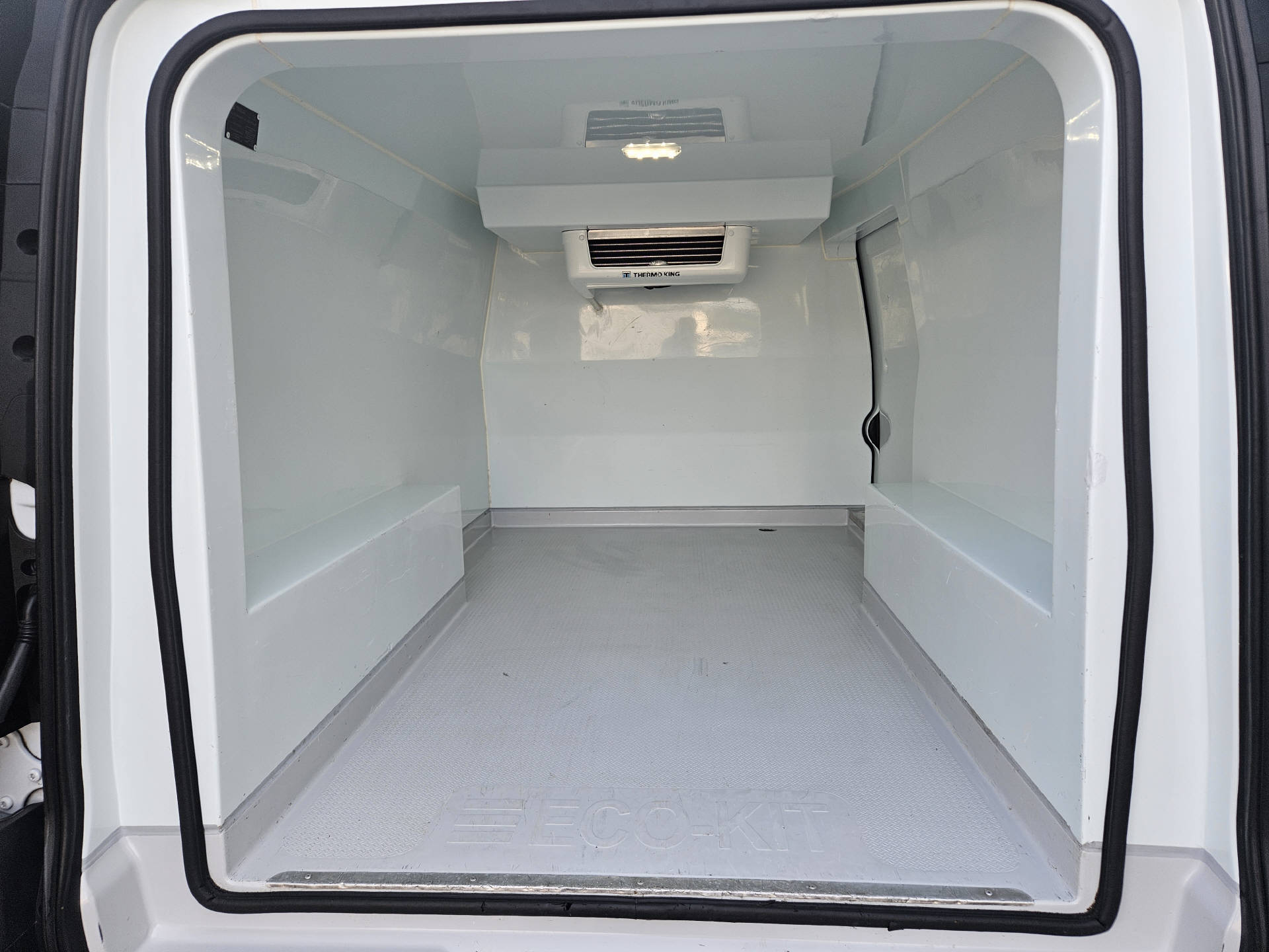 MERCEDES-BENZ Vito 114 Kaw. L 2.2 CDI * 4x4 * Standkühlung *-image-24