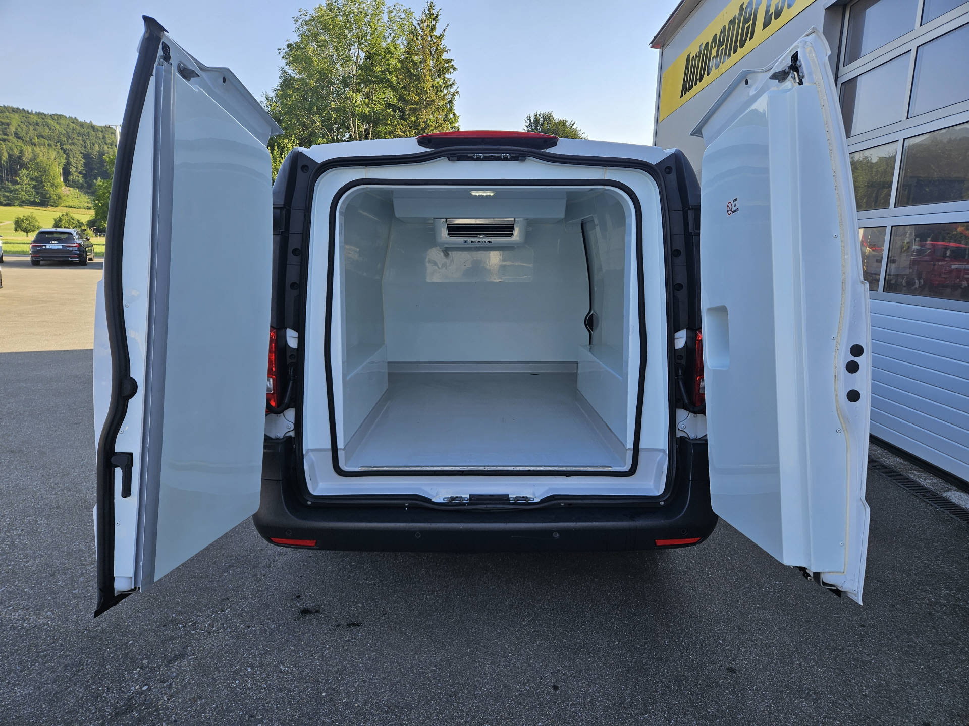 MERCEDES-BENZ Vito 114 Kaw. L 2.2 CDI * 4x4 * Standkühlung *-image-16